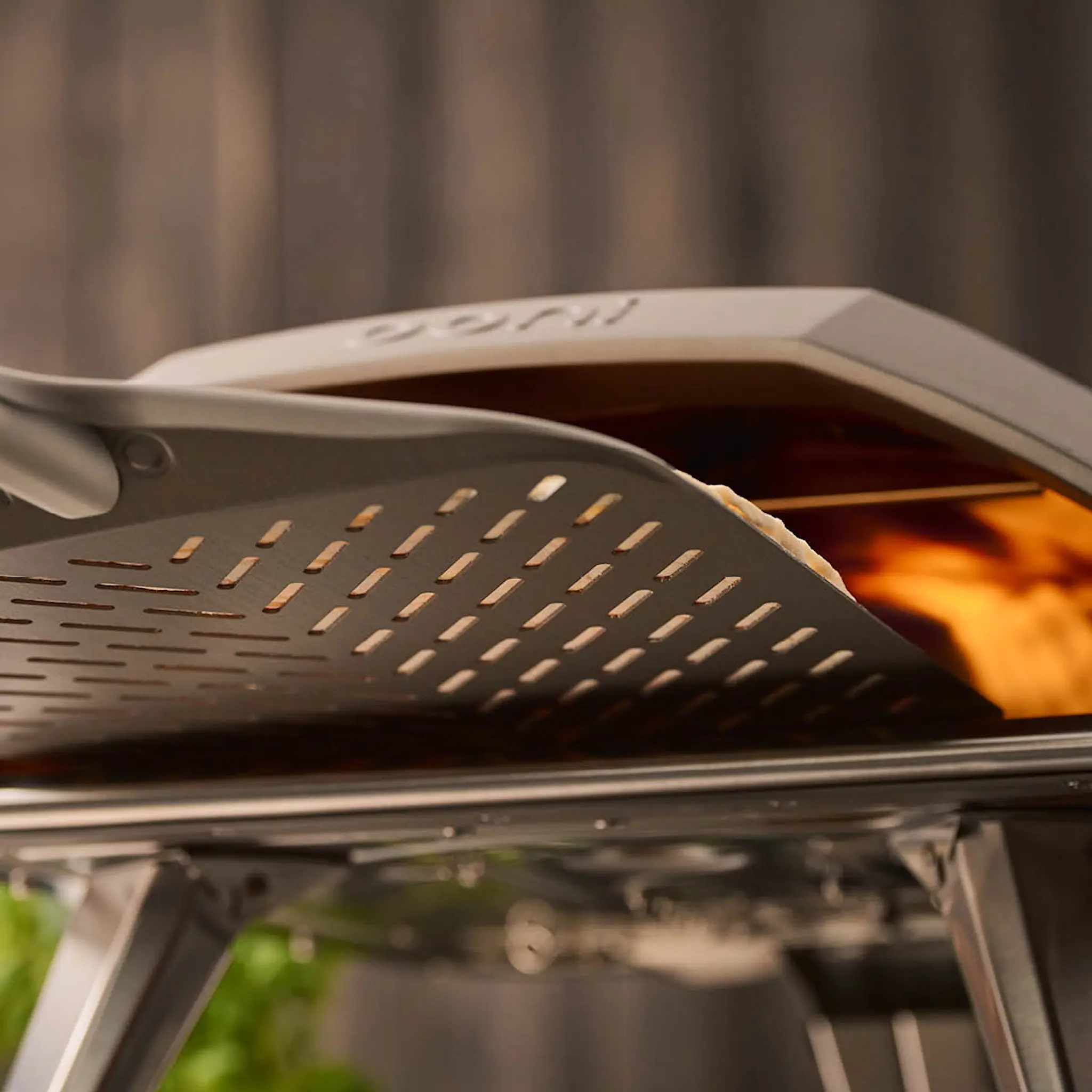 Ooni Pizzaspade perforerad 36 cm valnöt