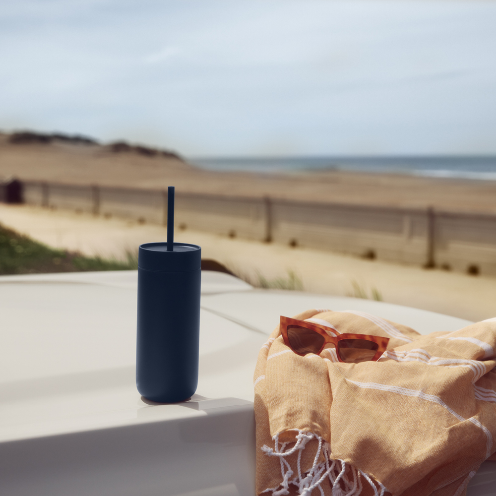 Fellow Carter Cold tumbler med sugrör 590 ml stone blue