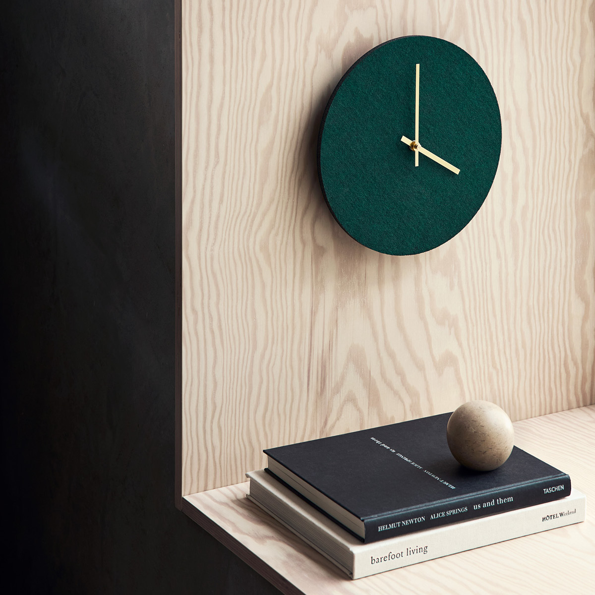 Hemverk Felt Dark Green Seinäkello 28 cm Tummanvihreä/Kulta