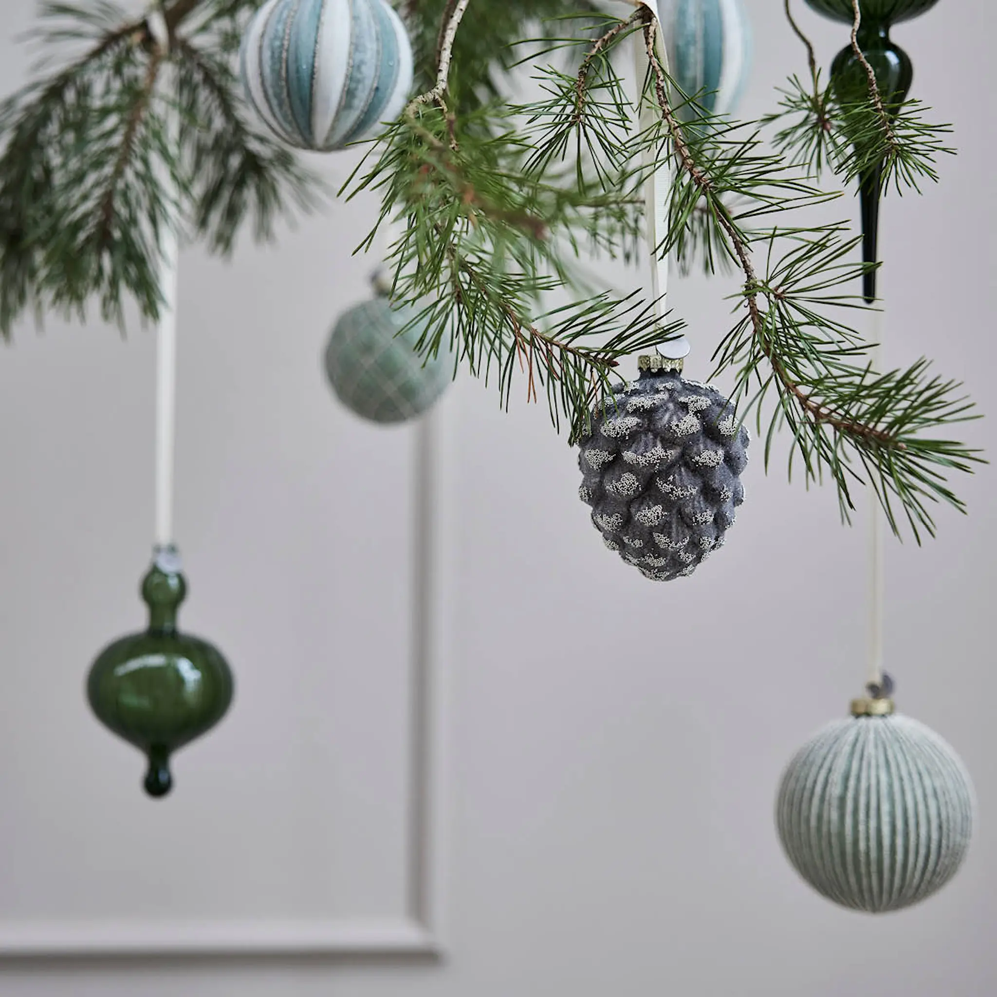 Lene Bjerre Norille julkula 8 cm grön ribbad