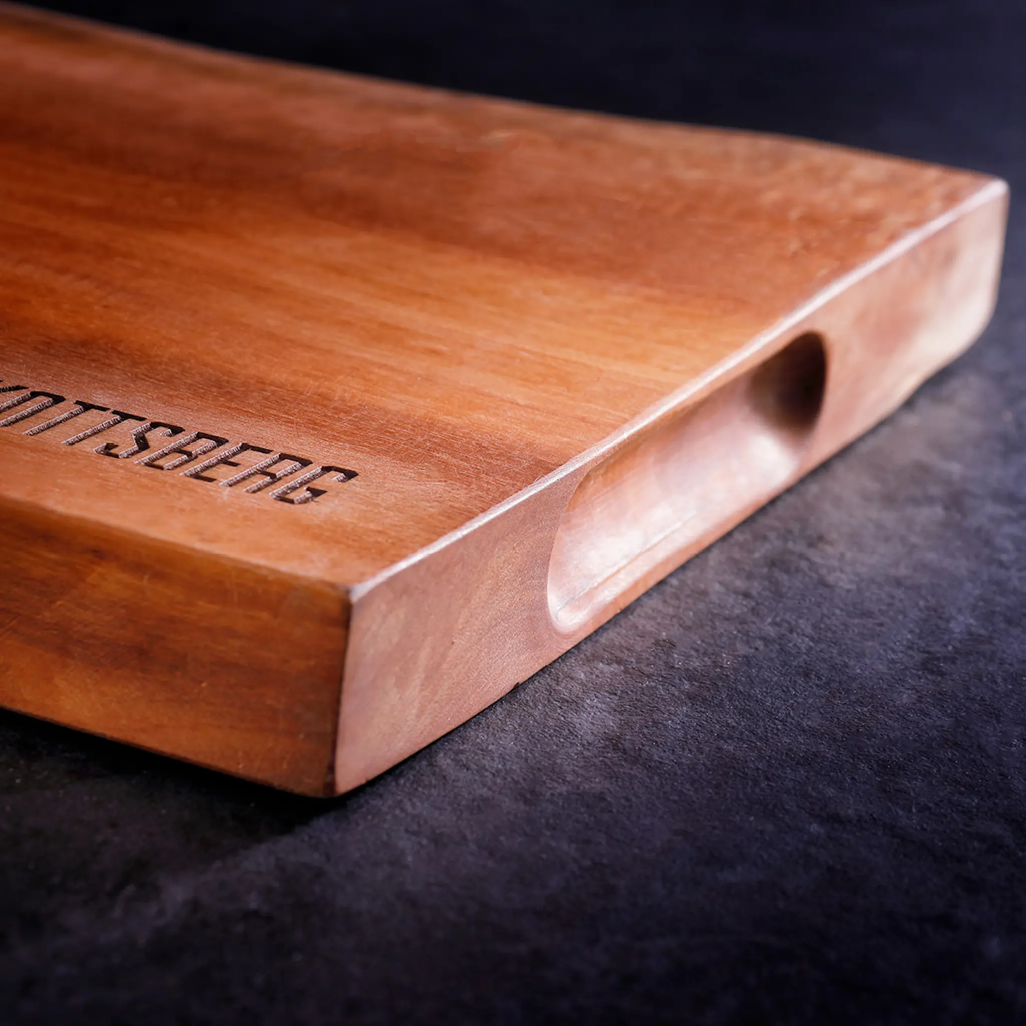 Skottsberg Skjærebrett i tre 50x19 cm hover