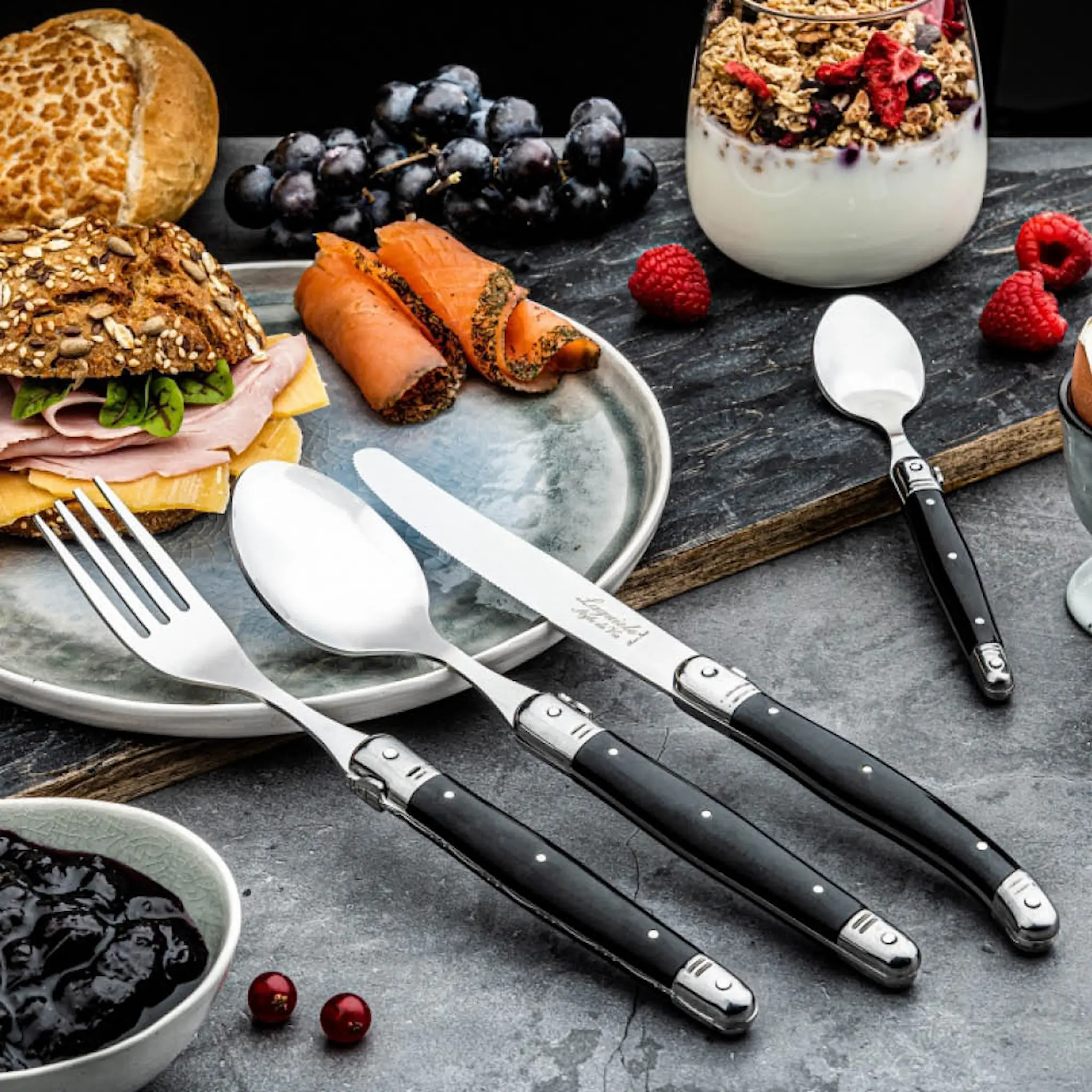Laguiole Style de Vie Premium Line Treasure bestickset 24 delar svart/stål