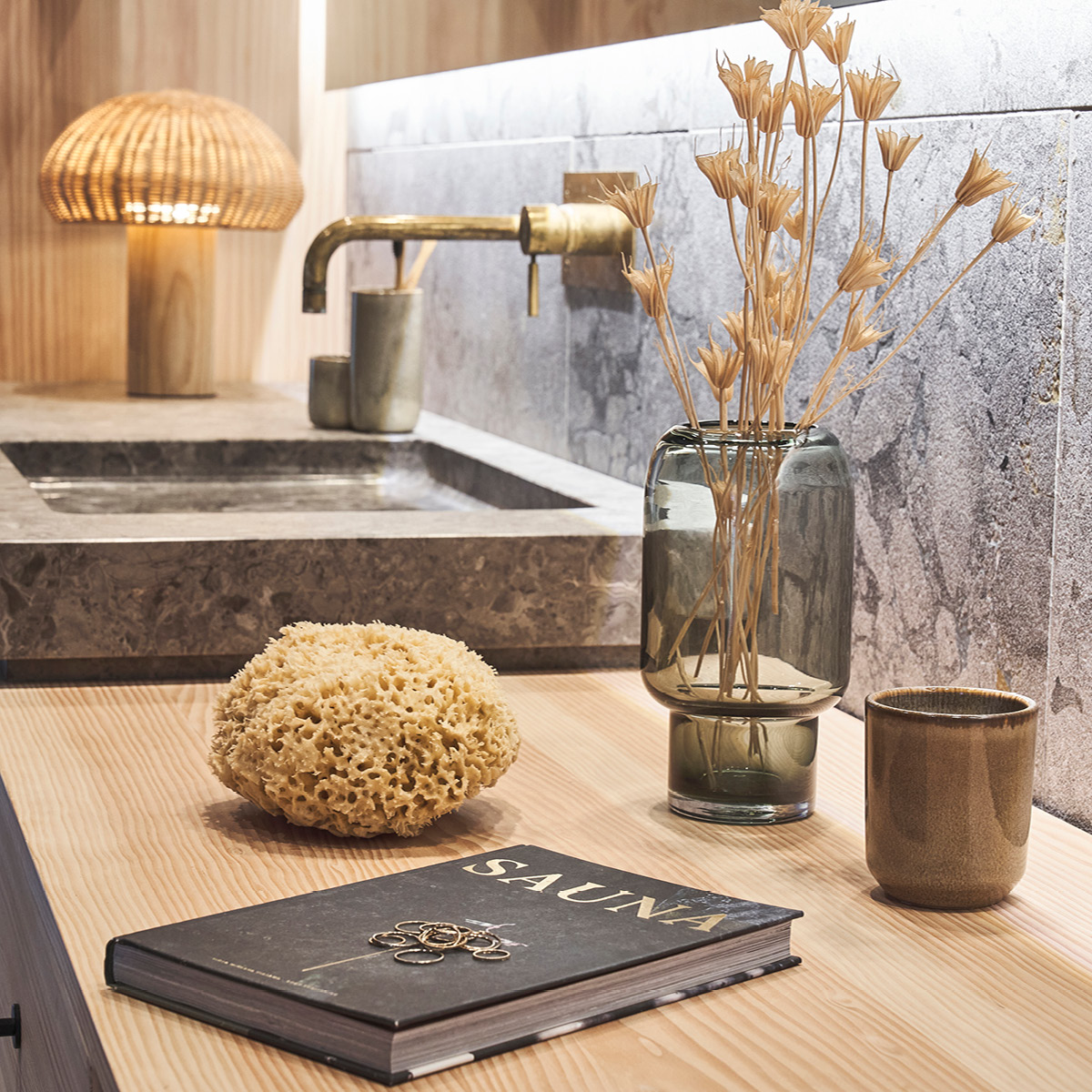 Villa Collection Iris Tuoksukynttilä 8x9,5 cm Ruskea