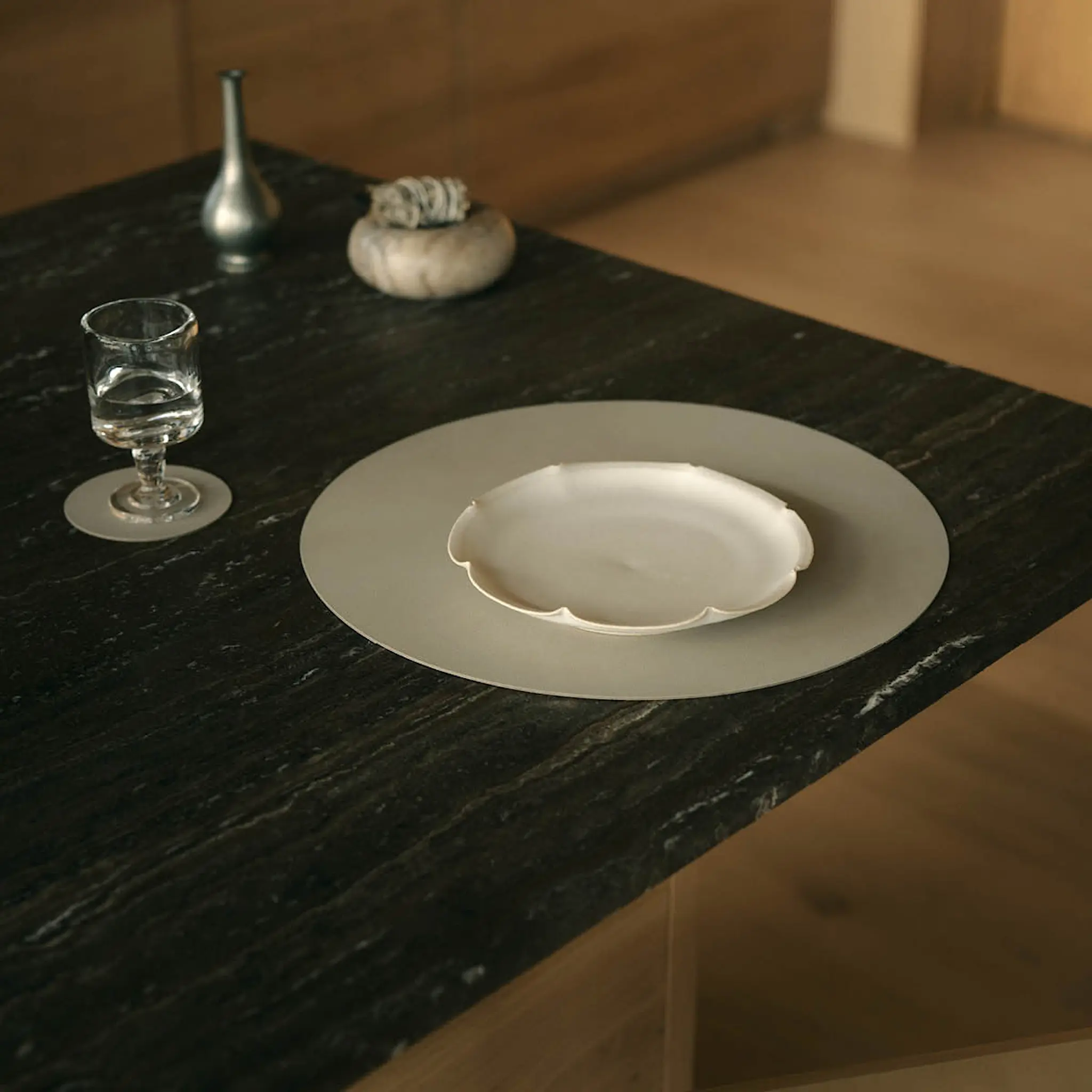 LIND DNA Circle Nupo bordstablett 38 cm Oyster White