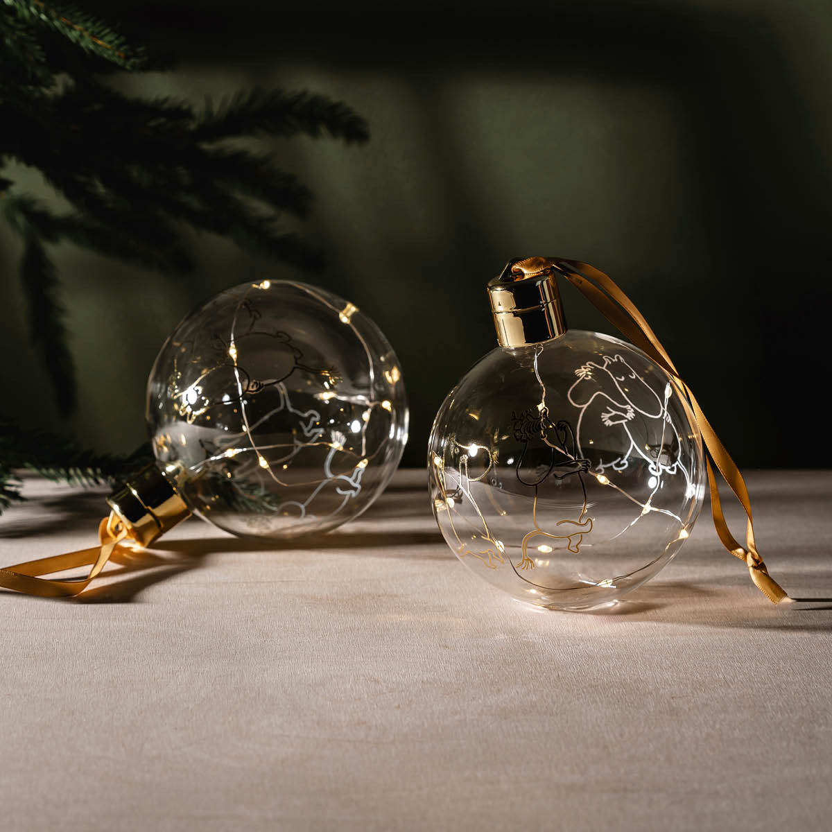 Muurla Mumin julkula med LED ljus 11 cm Mumin 80 år guld