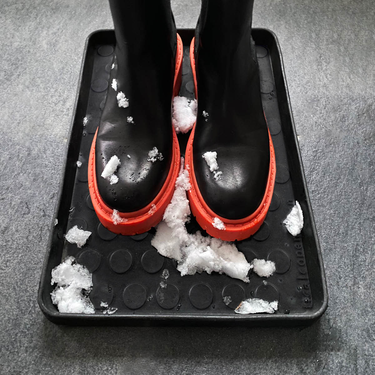 Tica Copenhagen Dot skobricka liten 28x38x3 cm svart