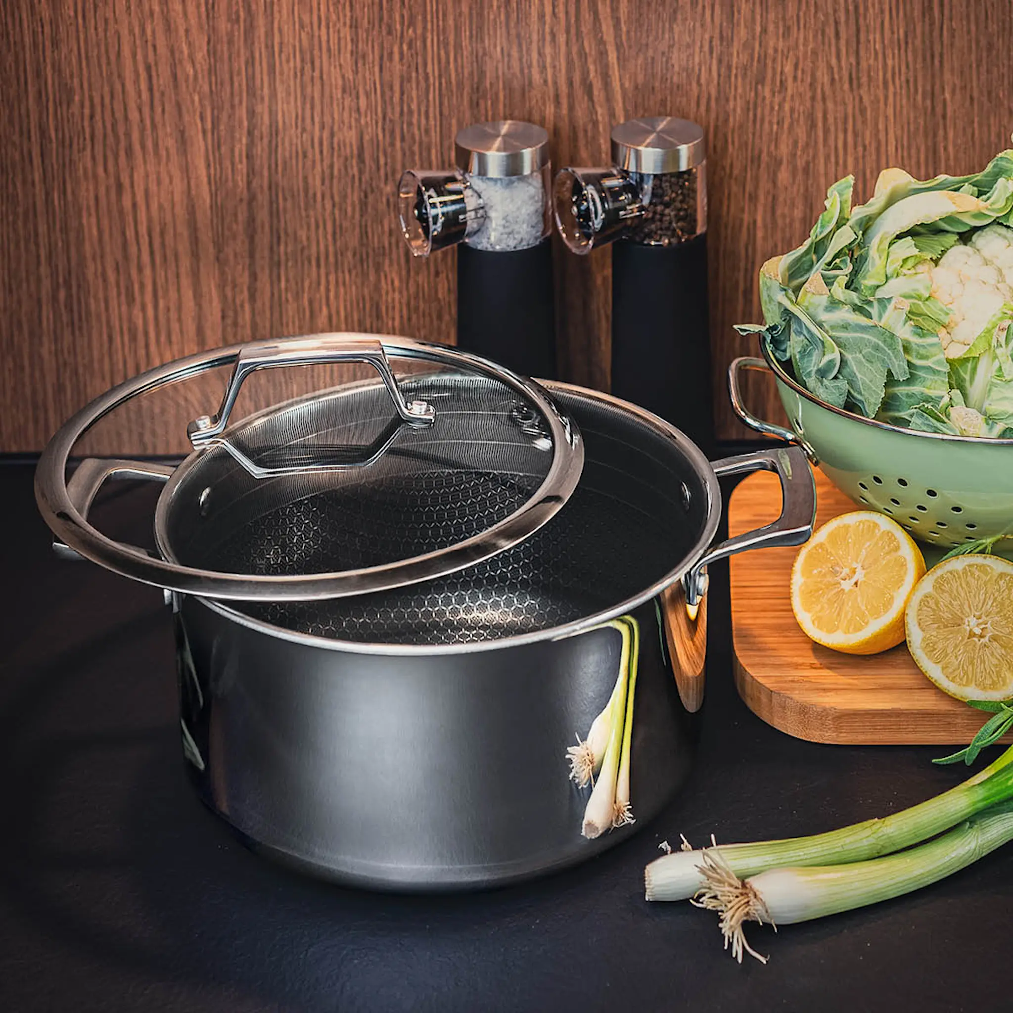 Haws Santo gryta med lock 5,8 L beläggning stål/svart