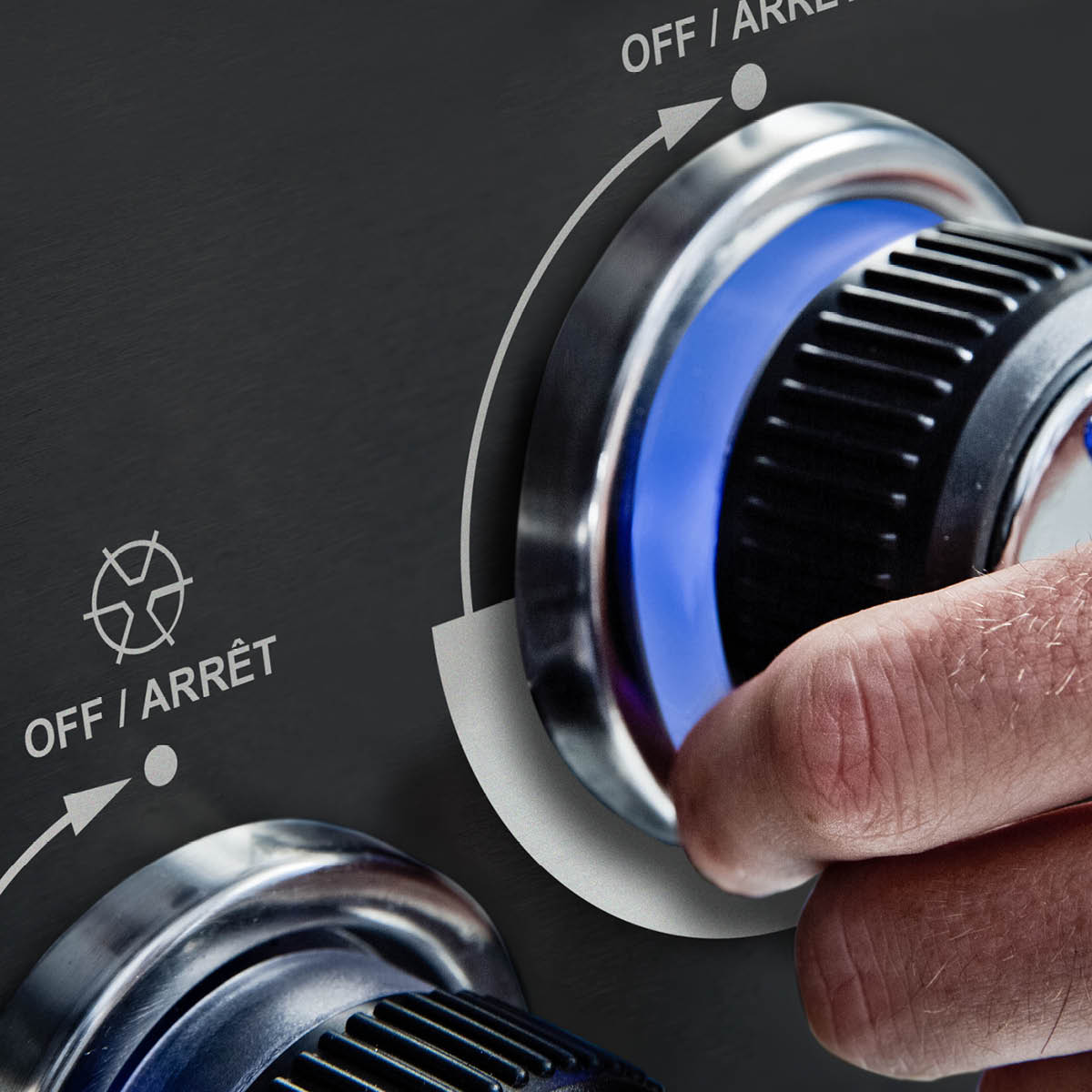 Broil King Gasolgrill Baron 490 Shadow med rotisserie och sidobrännare