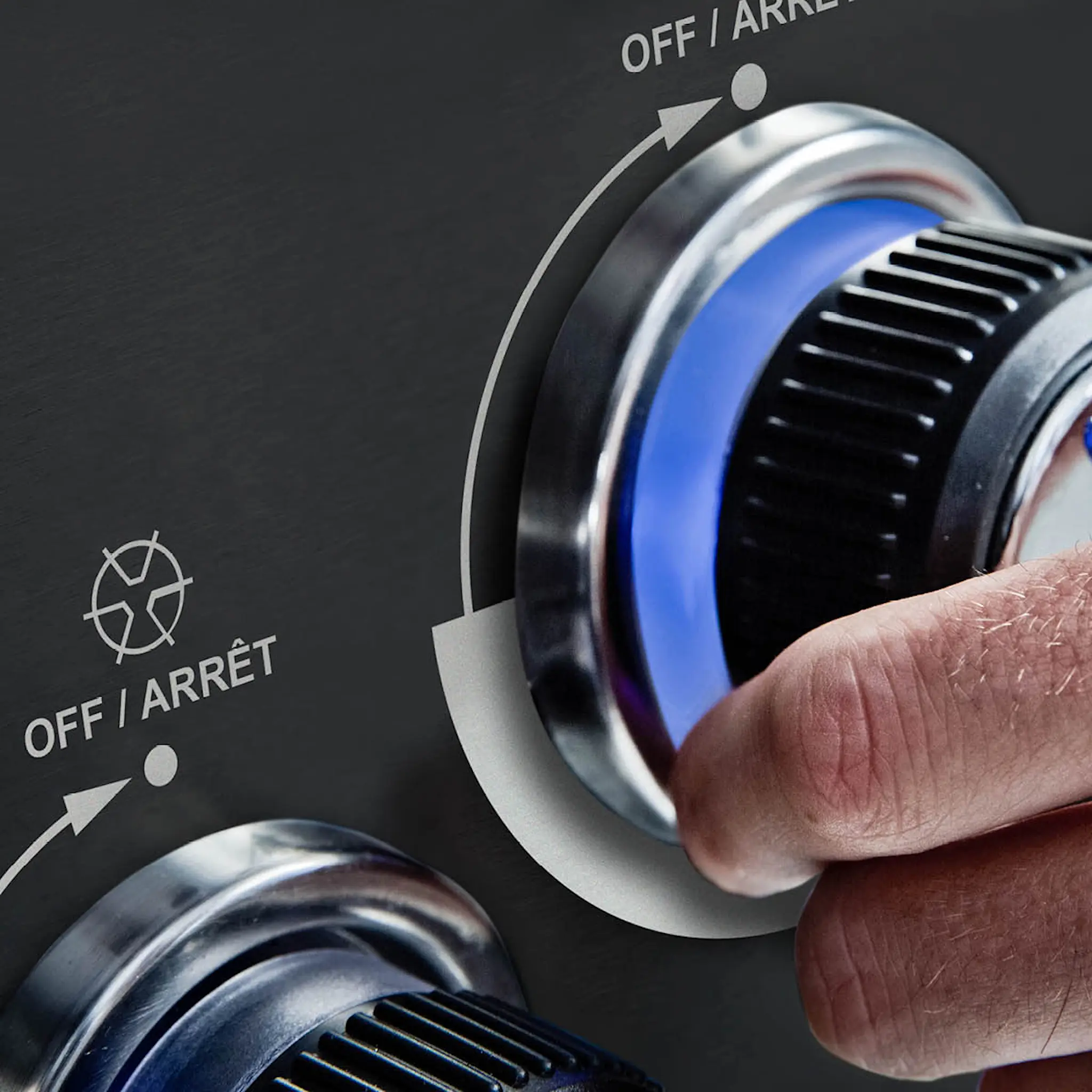 Broil King Gasolgrill Baron 490 Shadow med rotisserie och sidobrännare