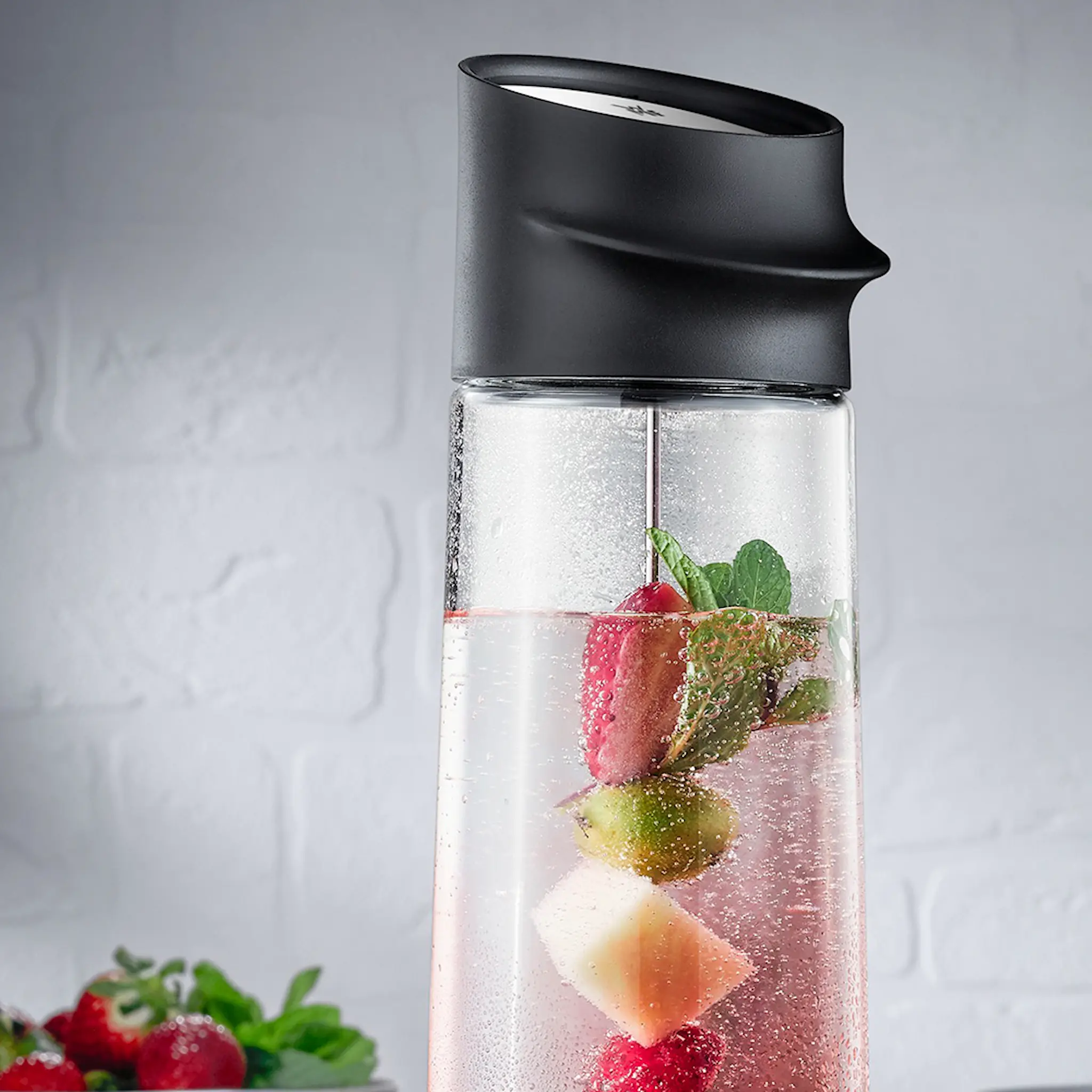 WMF Nuro Vattenkaraff m Fruktspett 1 L