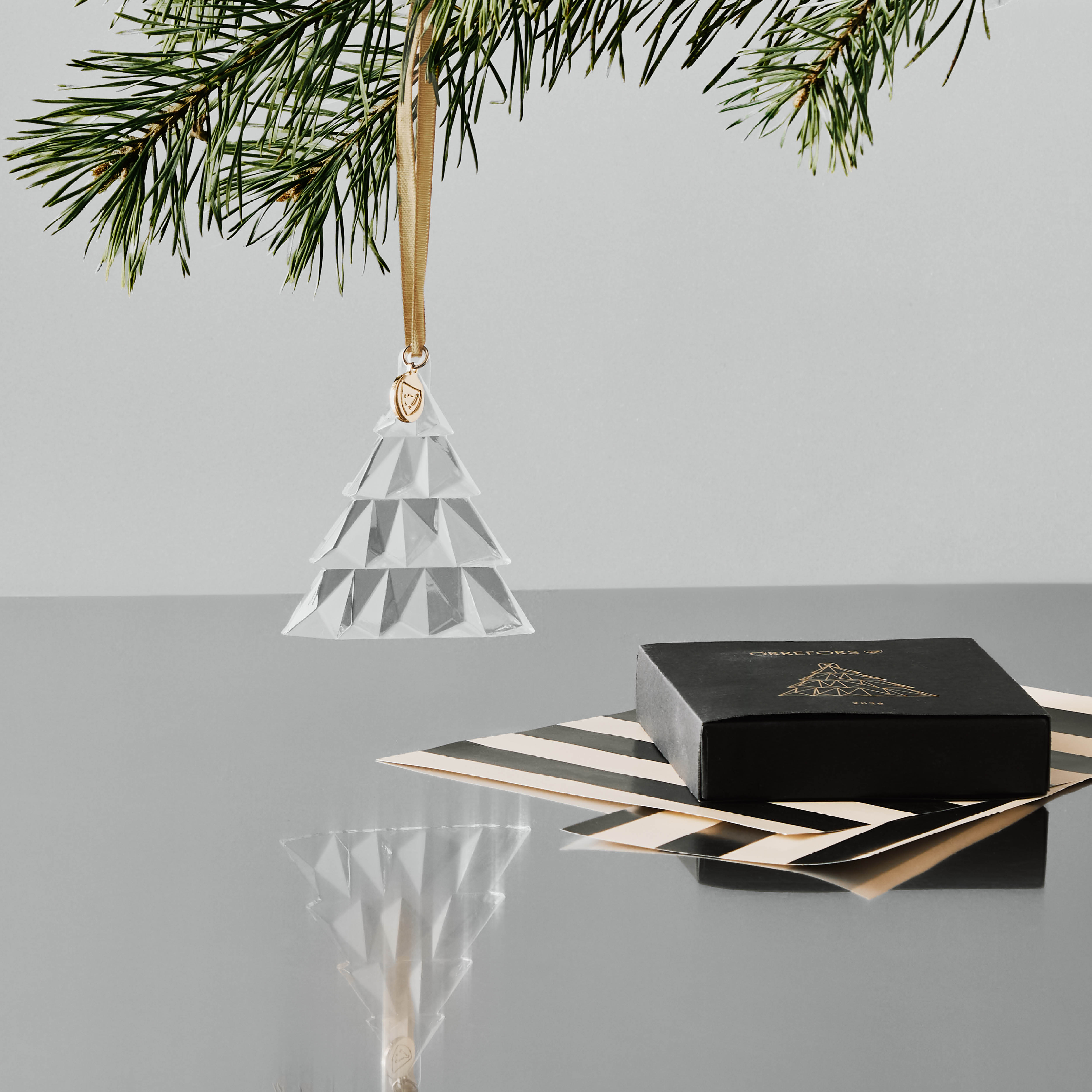 Orrefors Annual Ornament 2026 gran