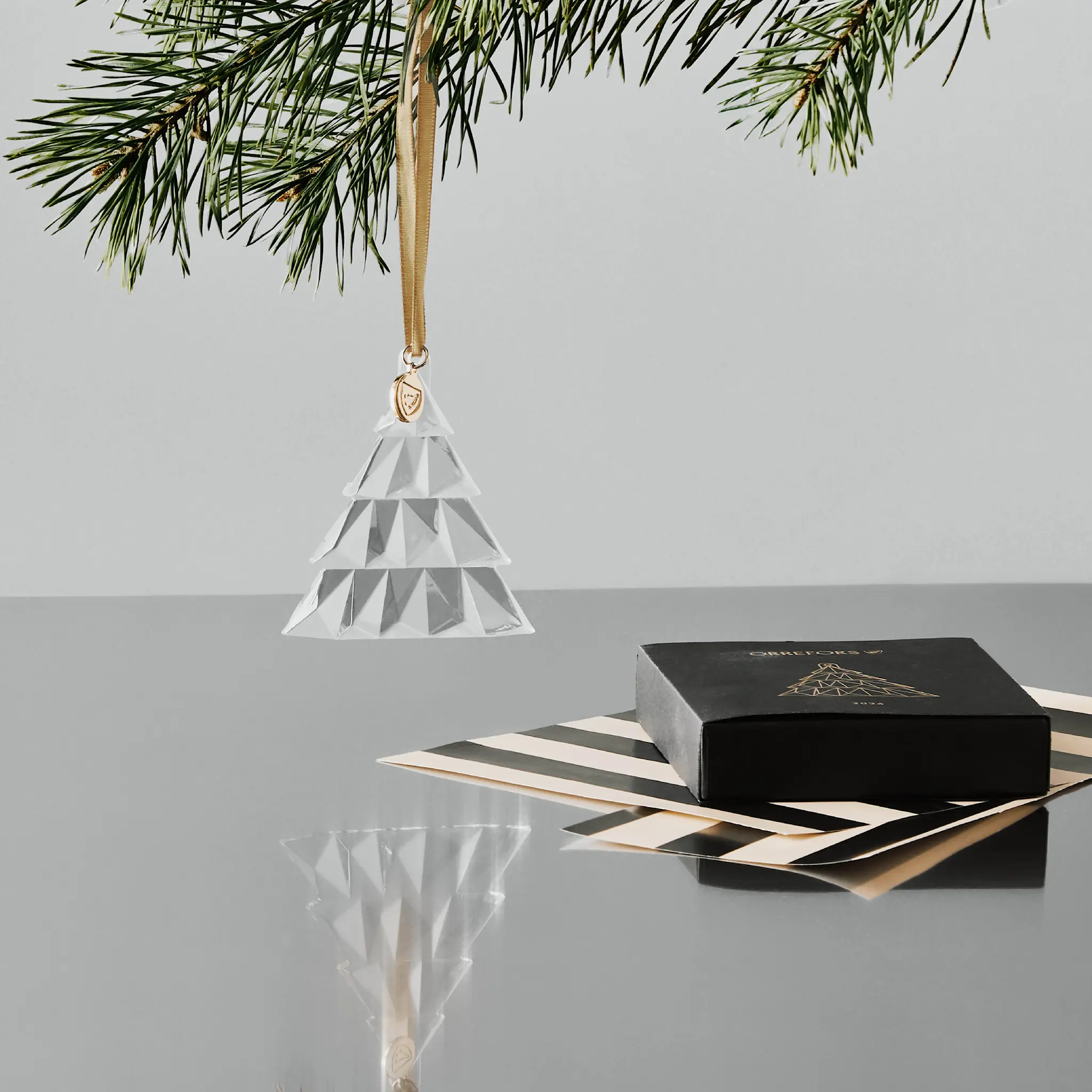 Orrefors Annual Ornament 2026 gran
