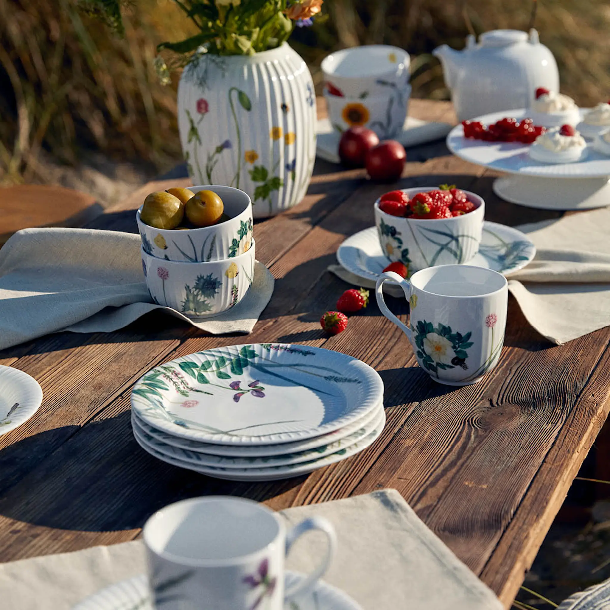 Kähler Hammershøi Summer Lautanen 22 cm Coastal flower