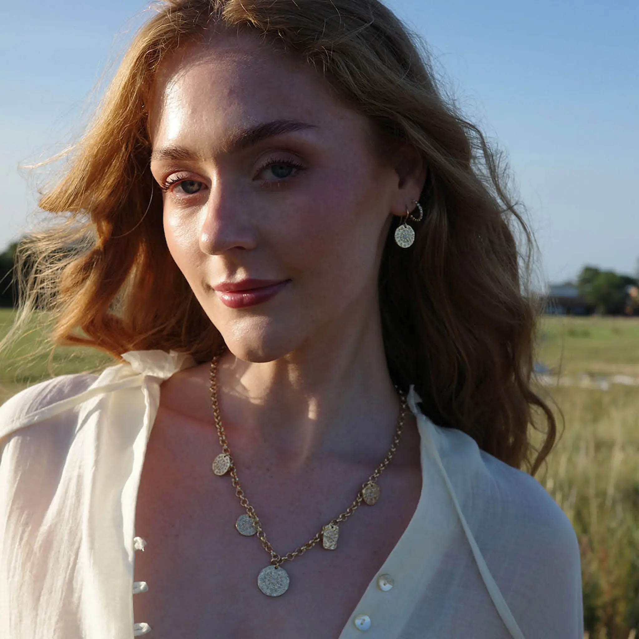 A&C Oslo AS Solstice Gold små øredobber 11 mm gull