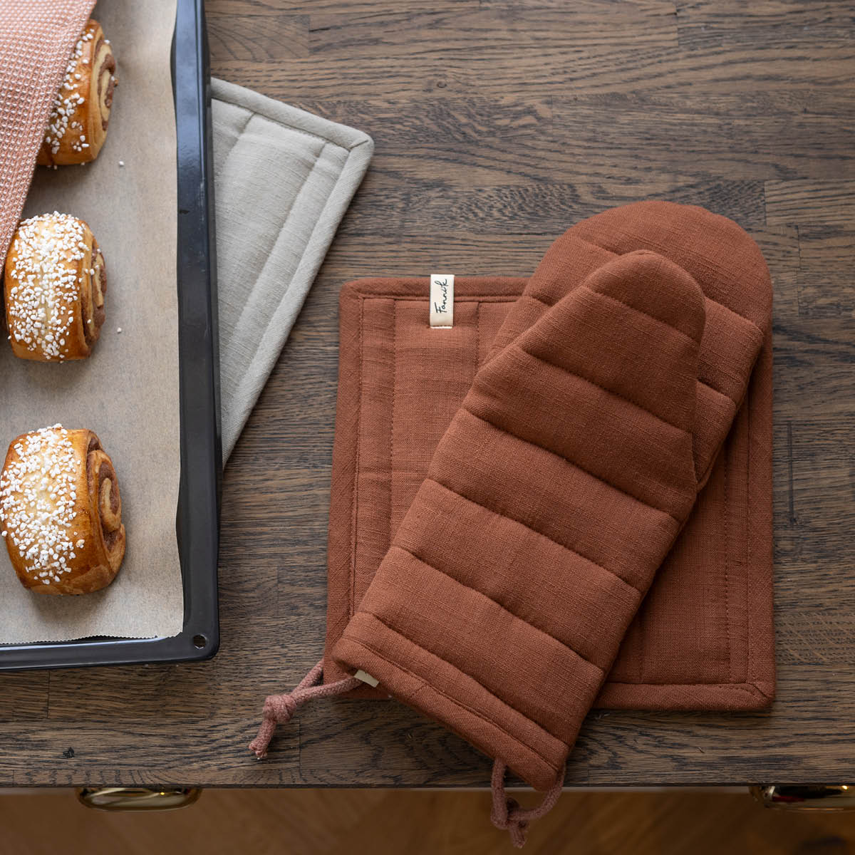 Fanni K Raitti grytlapp 24x24 cm cashewbrun