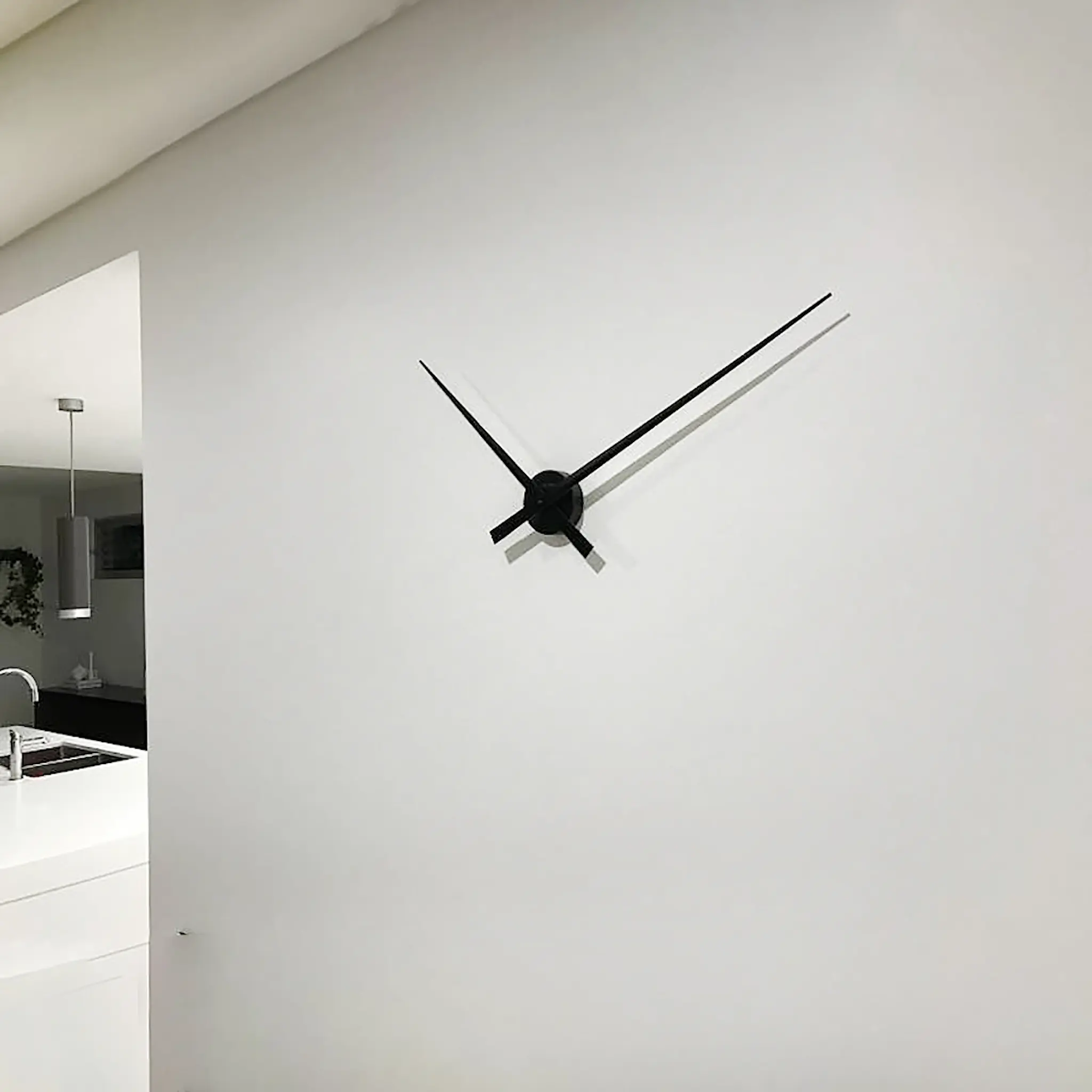 NeXtime Hands väggklocka 85 cm svart
