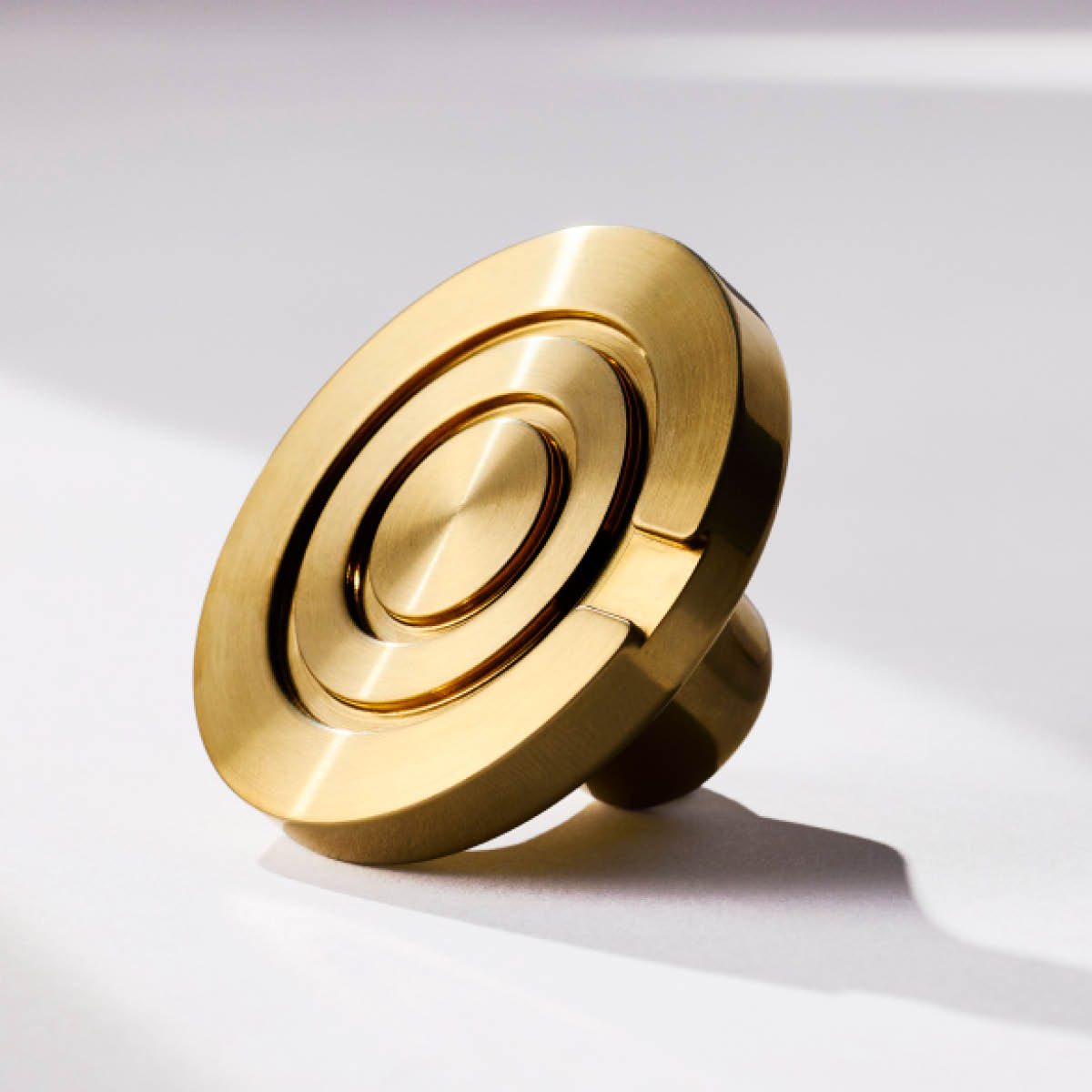 Le Creuset Ikonknopp 45 mm ljust guld