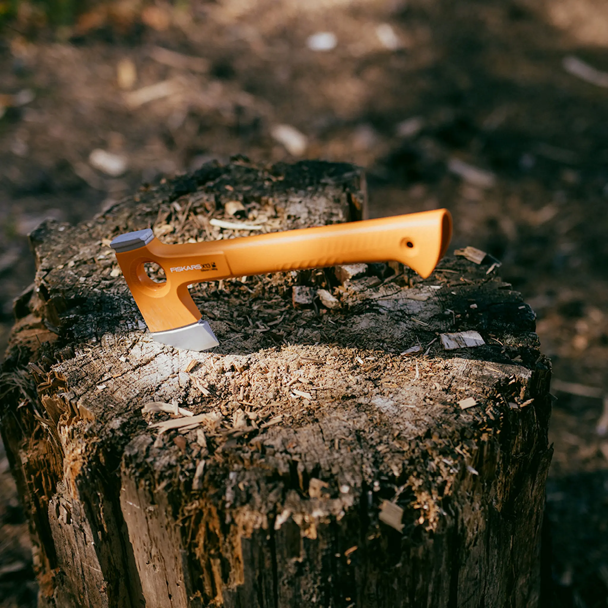 Fiskars X-series™ X13 ultralätt turyxa 33,5 cm orange