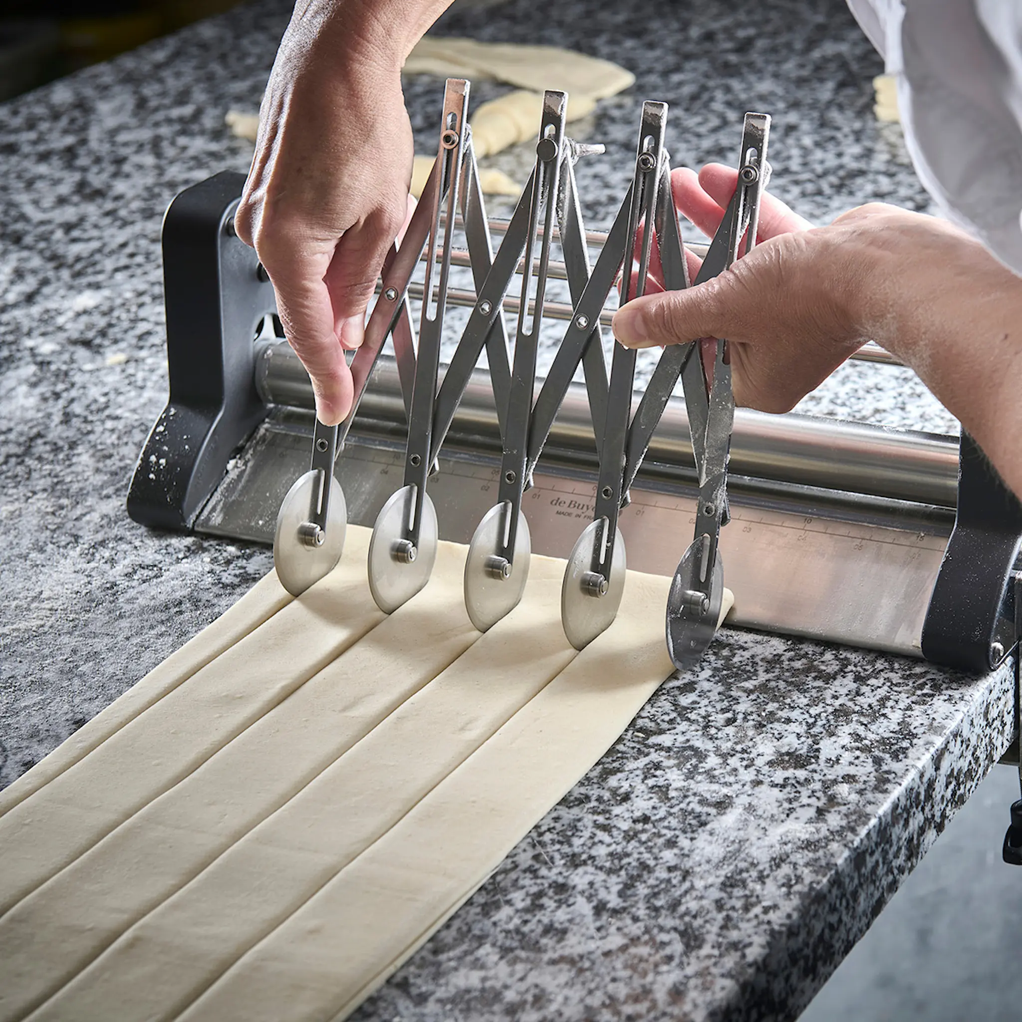 de Buyer Degskärare med 5 hjul 22,5x5,5 cm stål