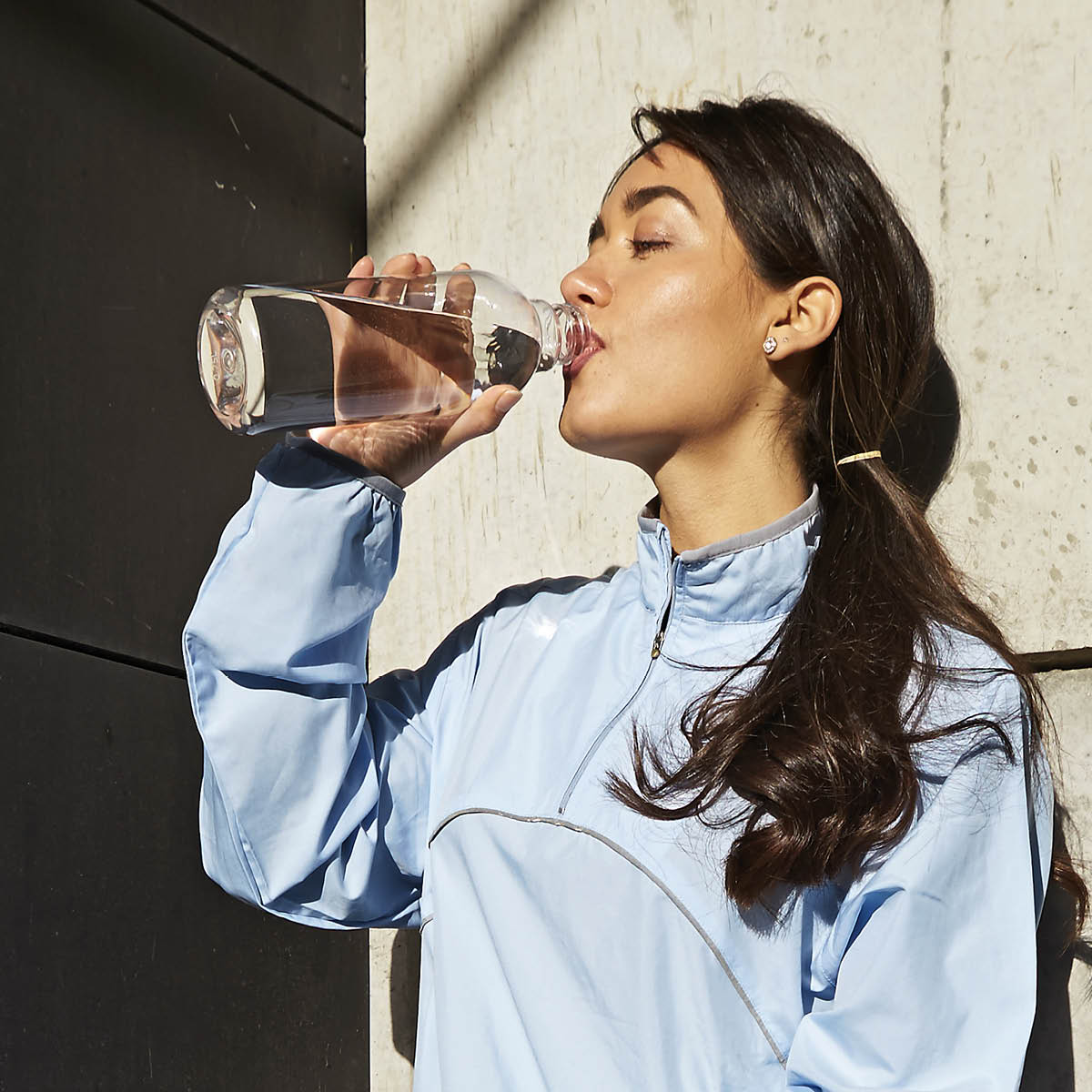 RIG-TIG Drink-It Vesipullo 75 cl Vaaleanharmaa