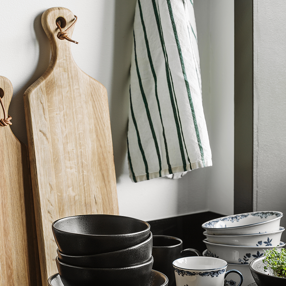 Anders Petter Signerat skjærebrett 40x17 cm eik