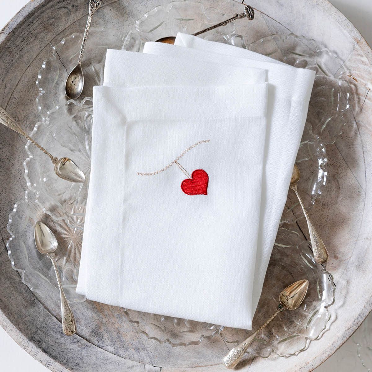 Langkilde & Søn Tygservett 50x50 cm vit med rött hjärta