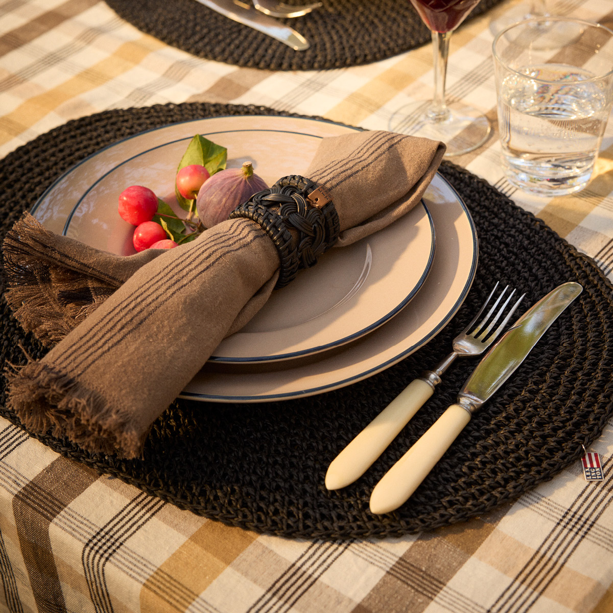 Lexington Randig tygservett med fransar 50x50 cm brun/svart