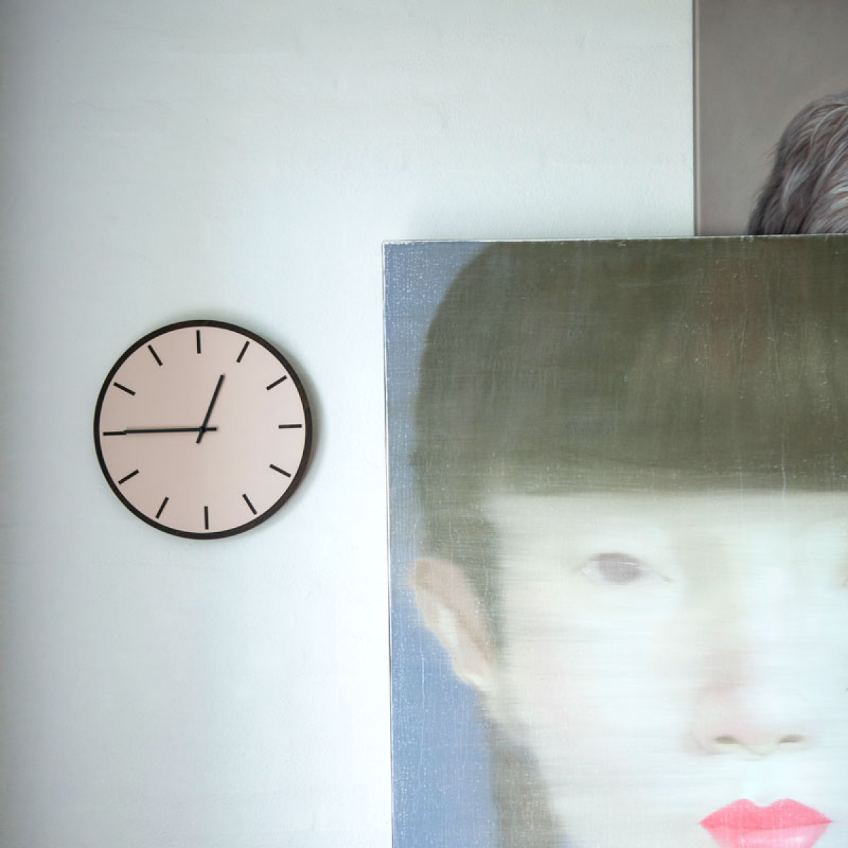 Hemverk Dark Oak Powder Seinäkello 28 cm Vaaleanpunainen/Musta