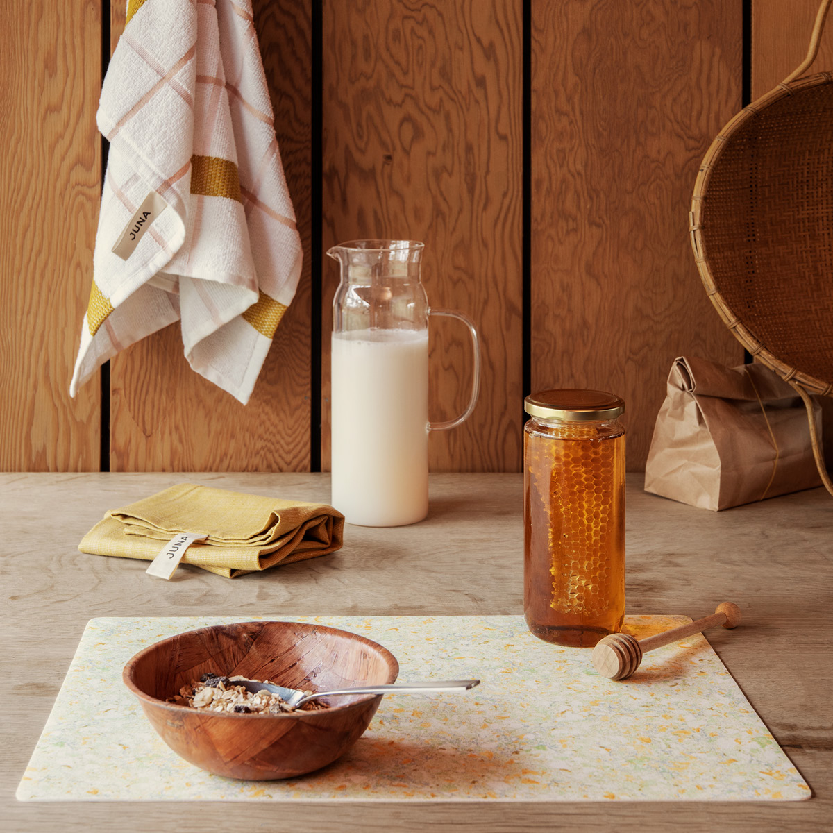 Juna Field bordbrikke 43x30 cm gul