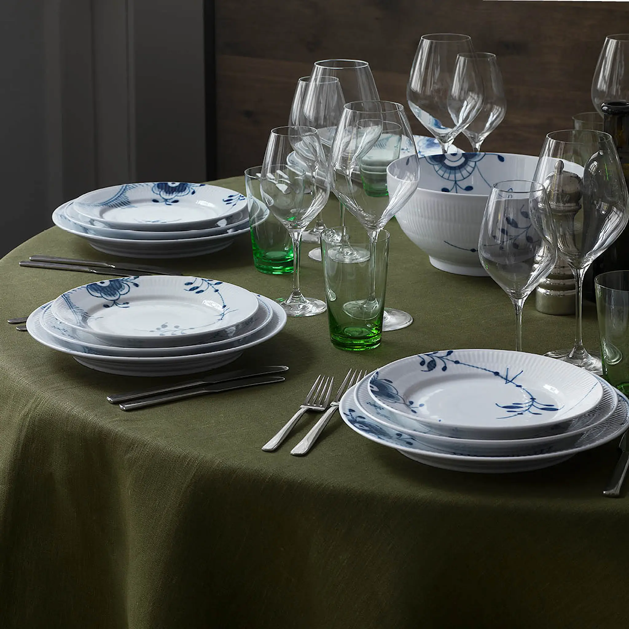 Royal Copenhagen Blue Fluted Mega Tallrik flat 22 cm dekor nr 2