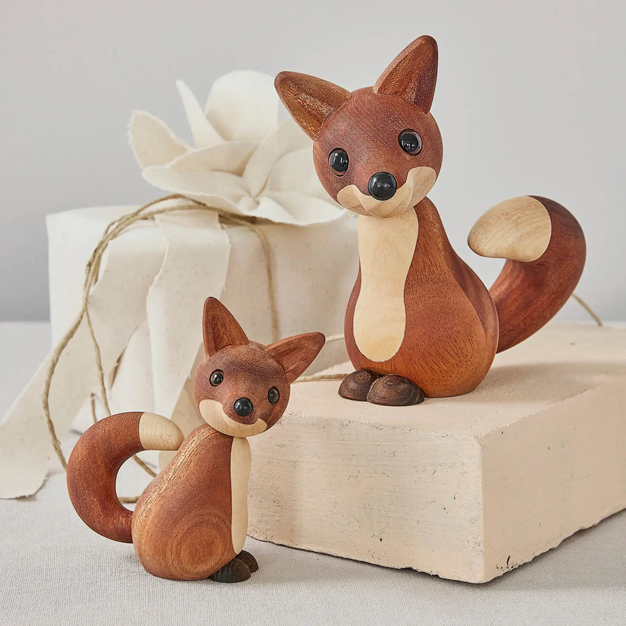 Spring Copenhagen Roxy Rev trefigur 10 cm mahogni