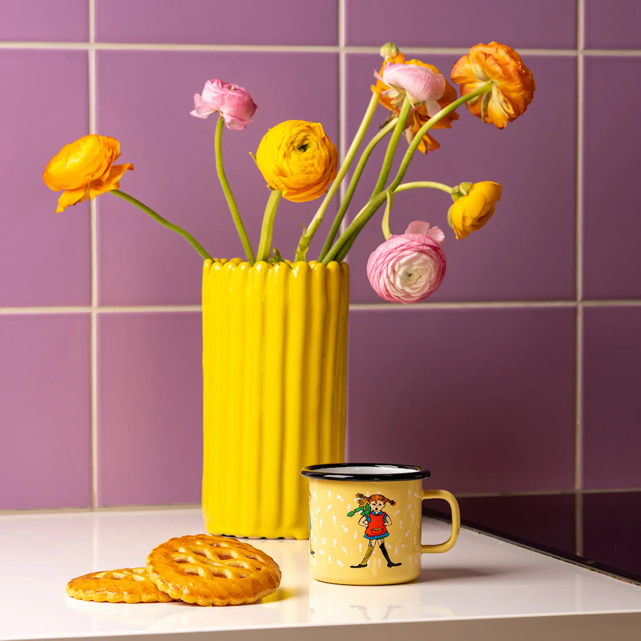 Muurla Peppi Pitkätossu Emalimuki 2,5 dl Jalanjäljet