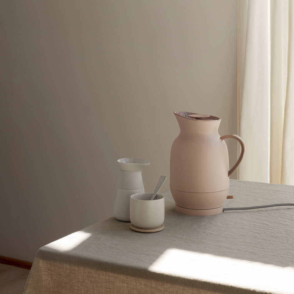 Stelton Amphora vannkoker 1,2L soft peach
