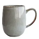 Grå
