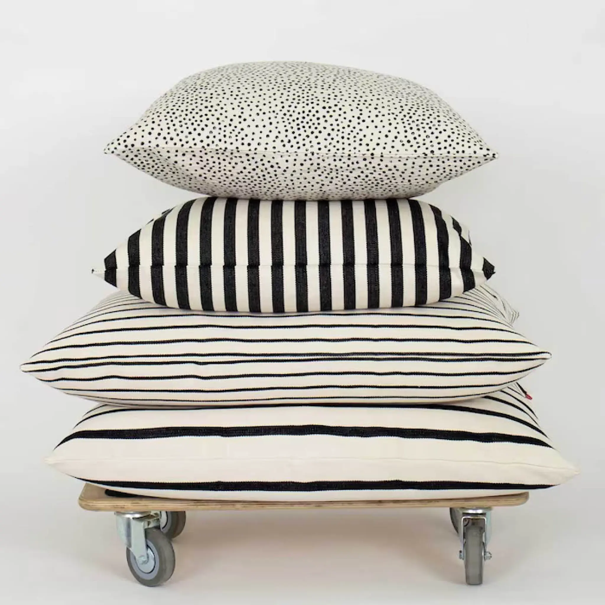 A World of Craft Donia kuddfodral 50x50 cm svart/offwhite