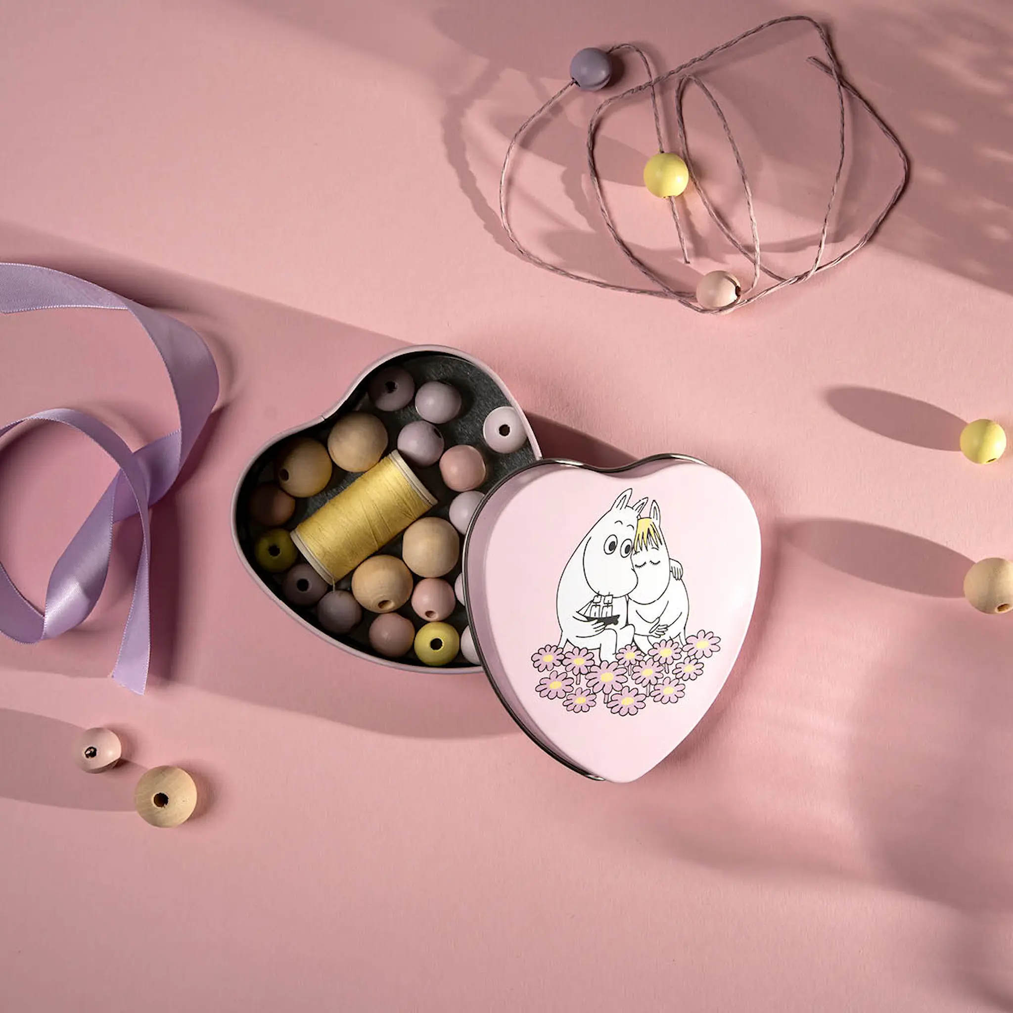 Muurla Muumi Peltipurkki sydämenmuotoinen 10x10 cm Vaaleanpunainen