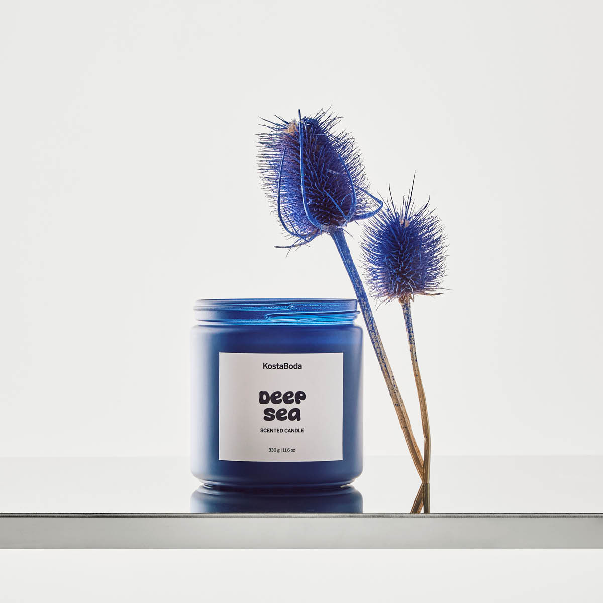 Kosta Boda Mind Tuoksukynttilä 10 cm Deep Sea