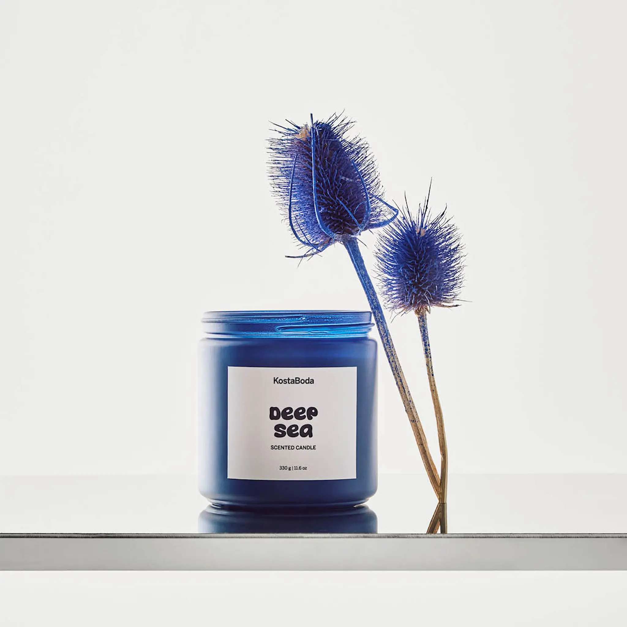 Kosta Boda Mind Tuoksukynttilä 10 cm Deep Sea