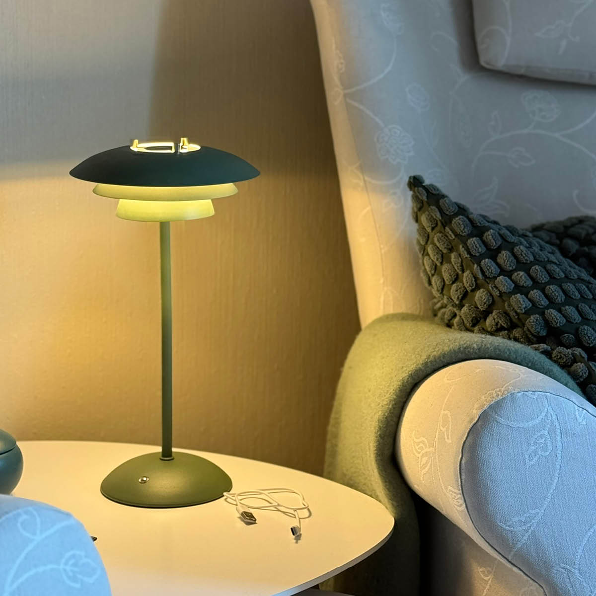 Aneta Lighting Epsilon Recharge pöytävalaisin kannettava 37 cm vihreä
