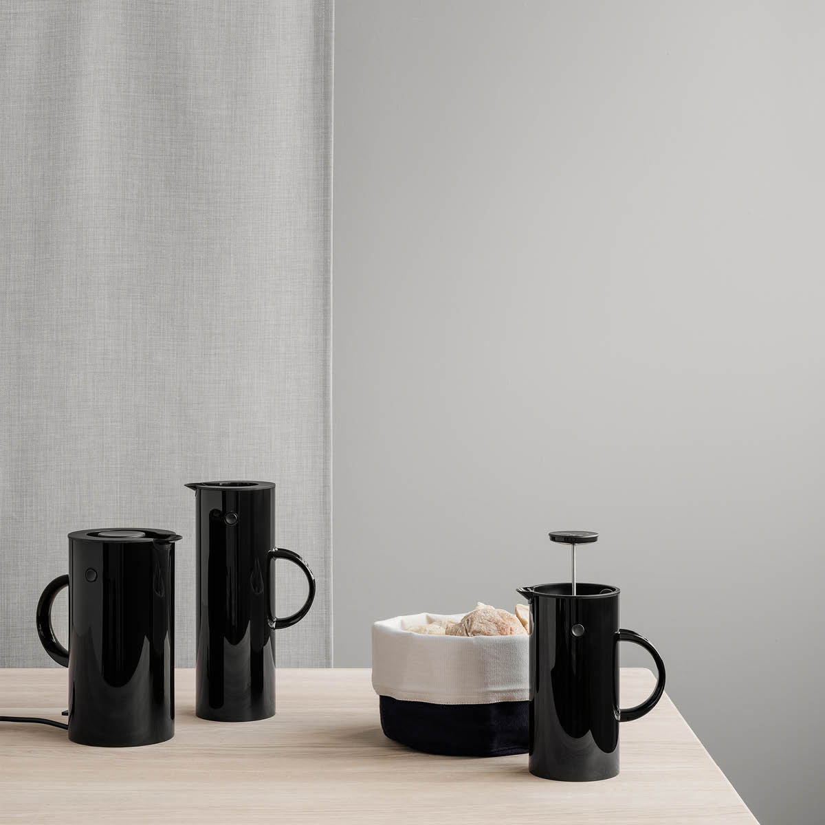 Stelton EM77 Vedenkeitin 1,5 L Musta