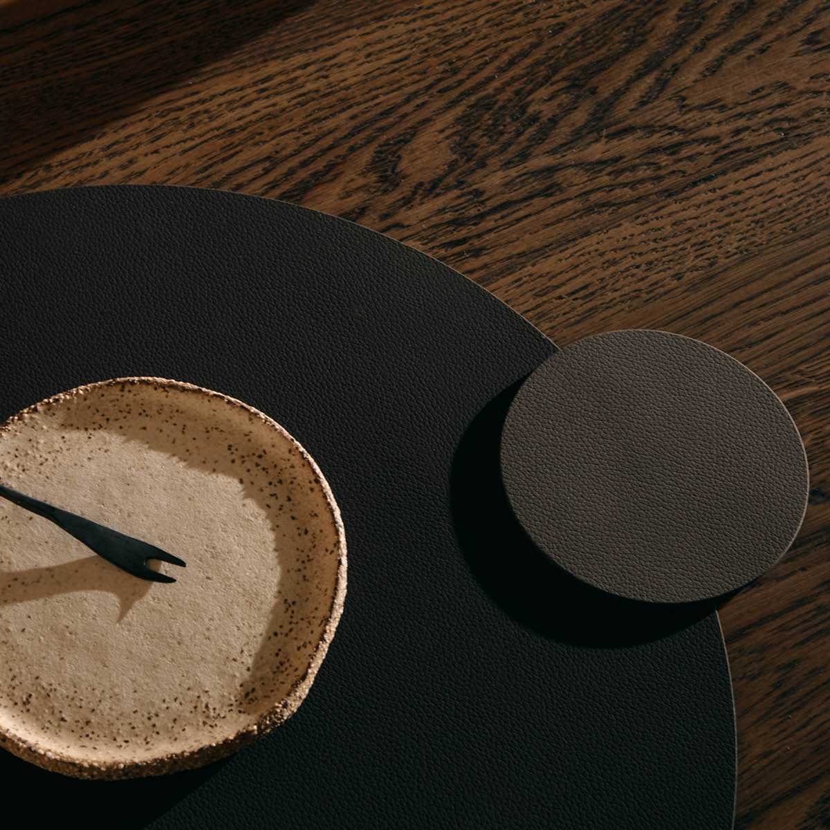 LIND DNA Circle Nupo bordstablett 38 cm Black Ink