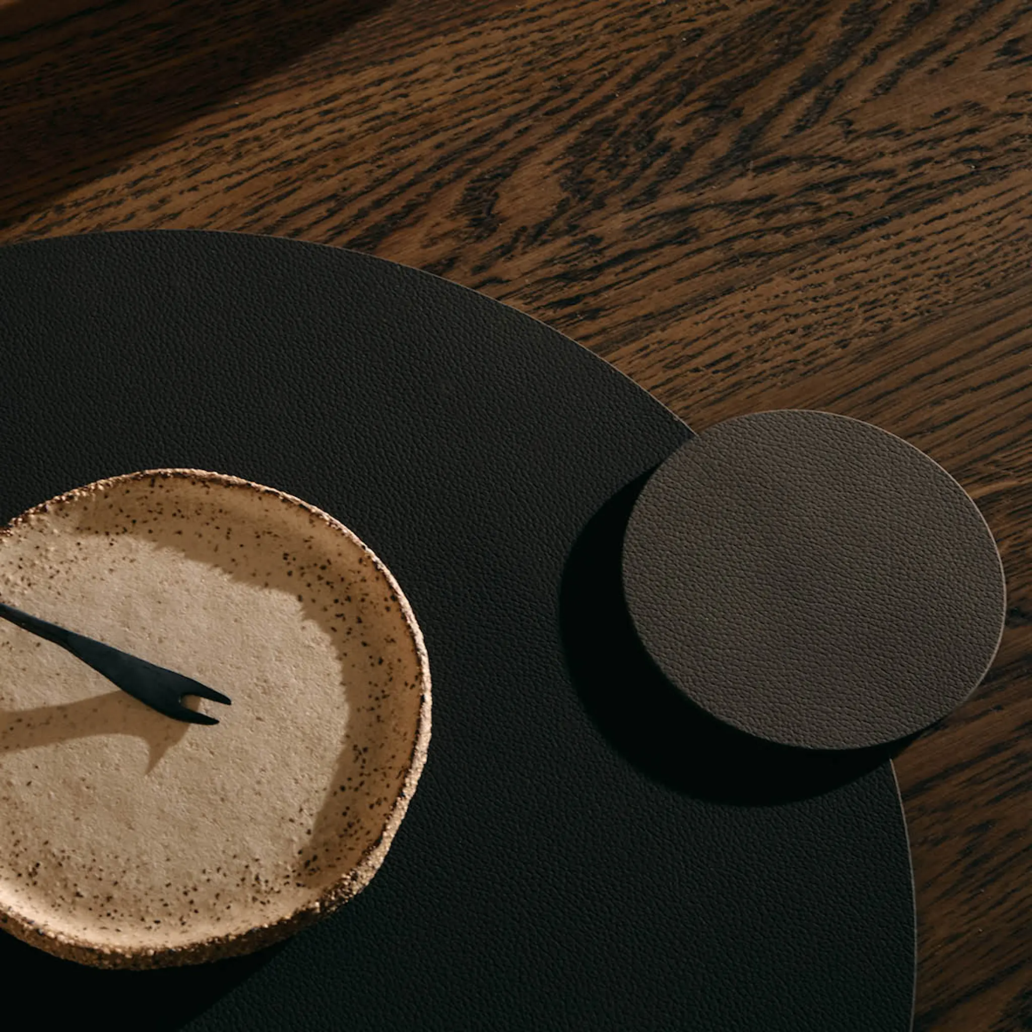 LIND DNA Circle Nupo bordstablett 38 cm Black Ink