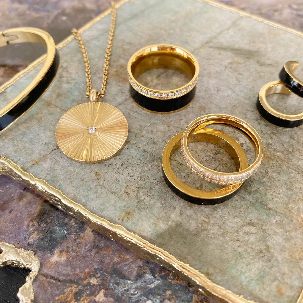 A&C Oslo AS Steel - Enamel Coll øredobber 20 mm svart/gull