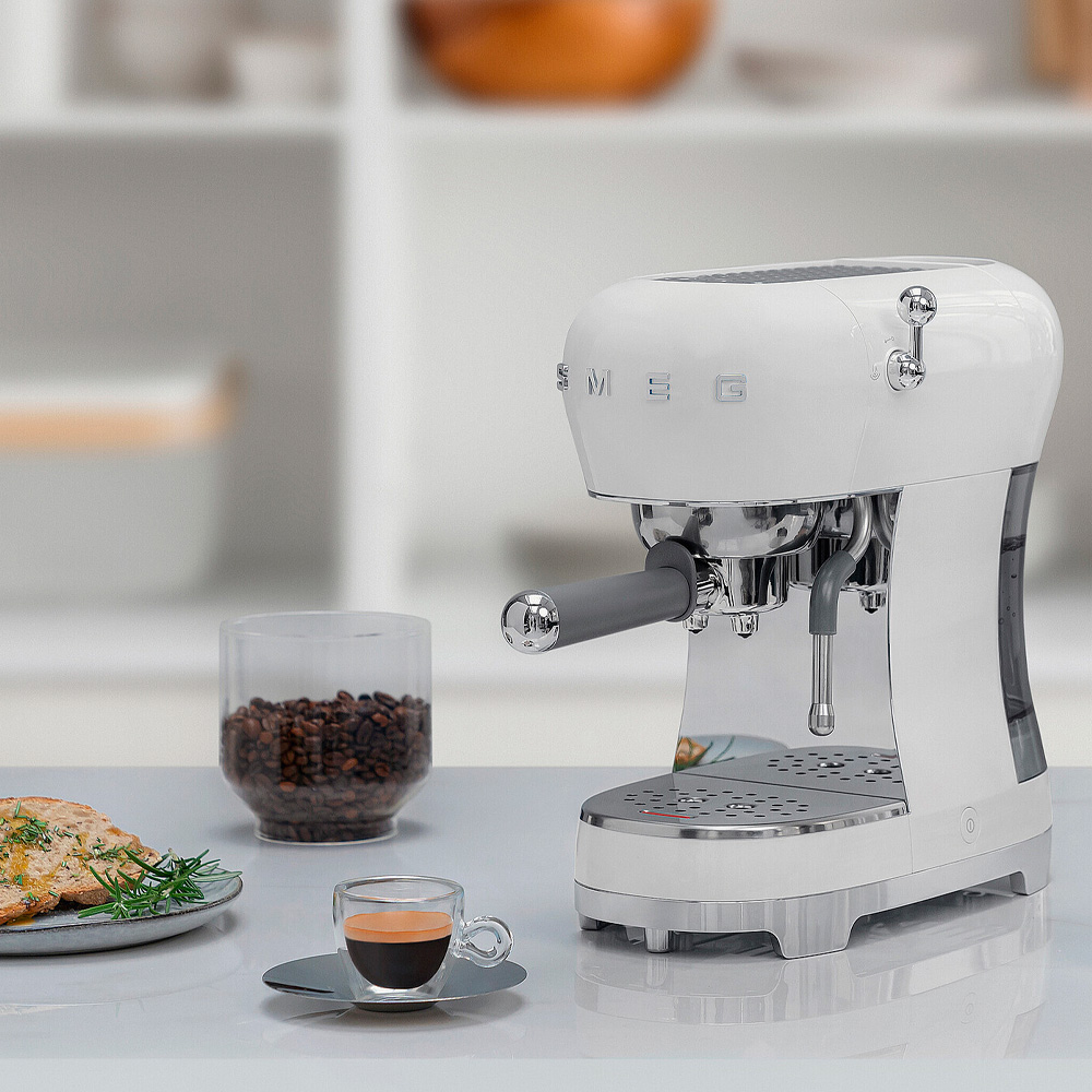 Smeg Espressomaskin ECF02 1 L hvit