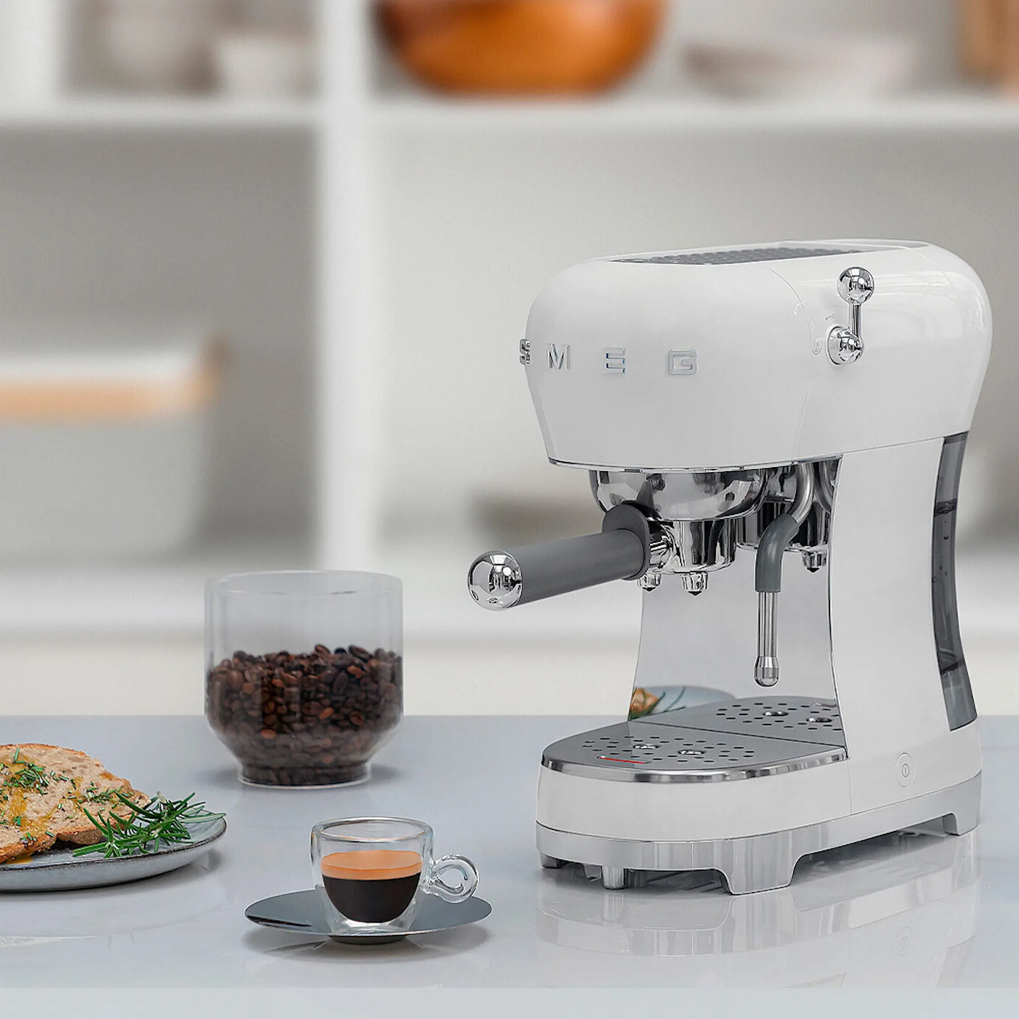 Smeg Smeg Espressomaskin ECF02 Vit