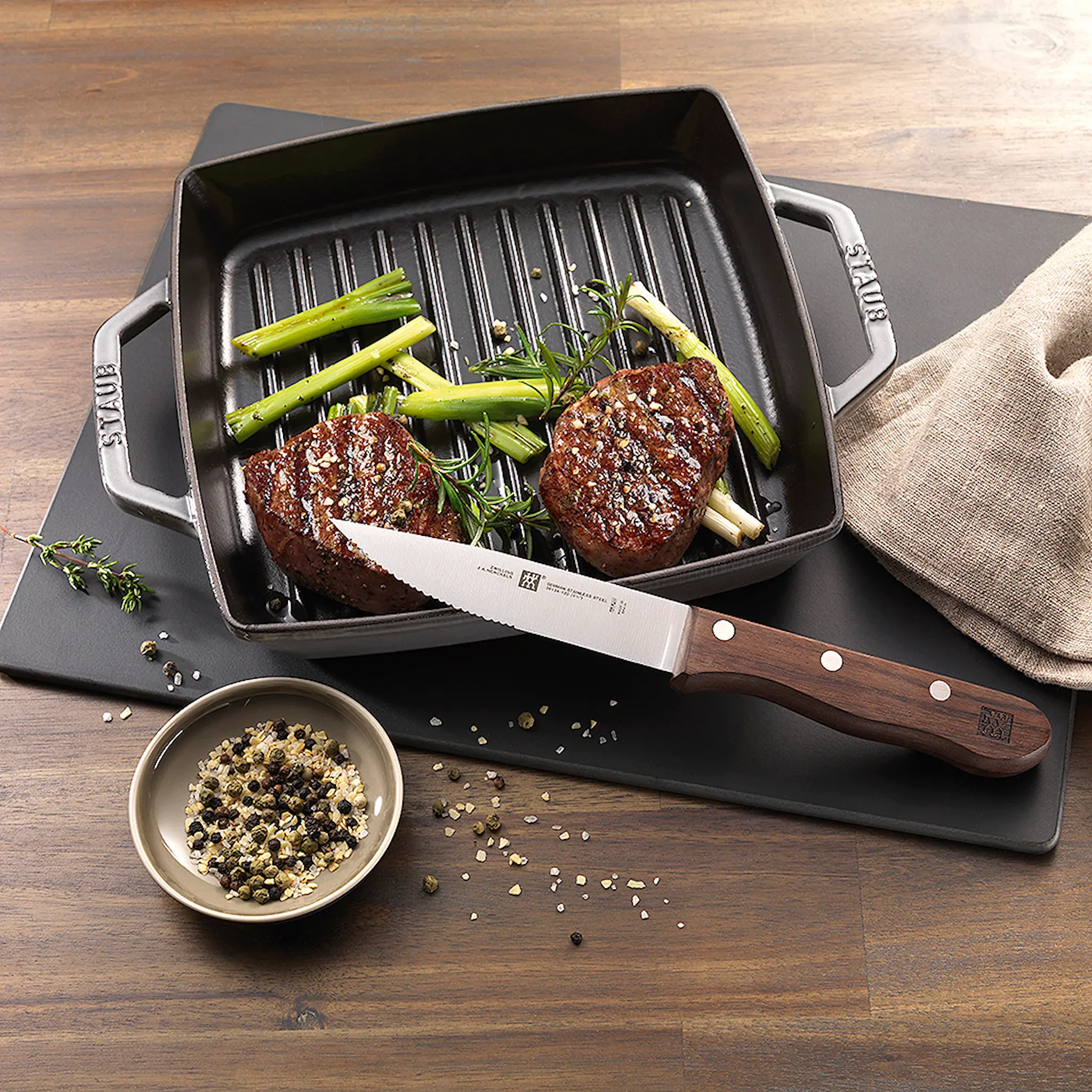 Staub Pure Grillpanna 33 cm kvadratisk Svart