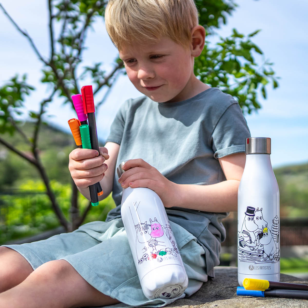 Les Artistes Bottle Up Mumin termoflaska 0,5 L med pennor vit/multi