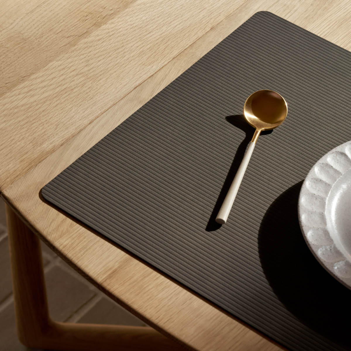 LIND DNA Square Corduroy Pöytätabletti 35x45 cm Caviar