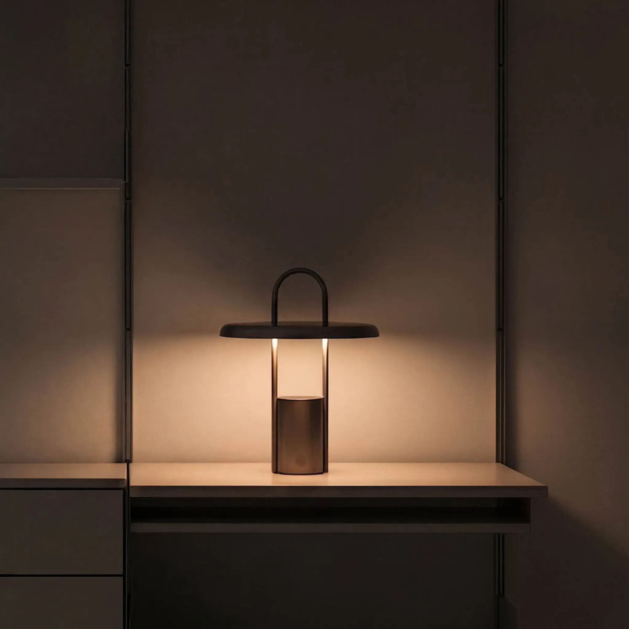 Stelton Pier LED-lamppu, kannettava 25 cm teräs