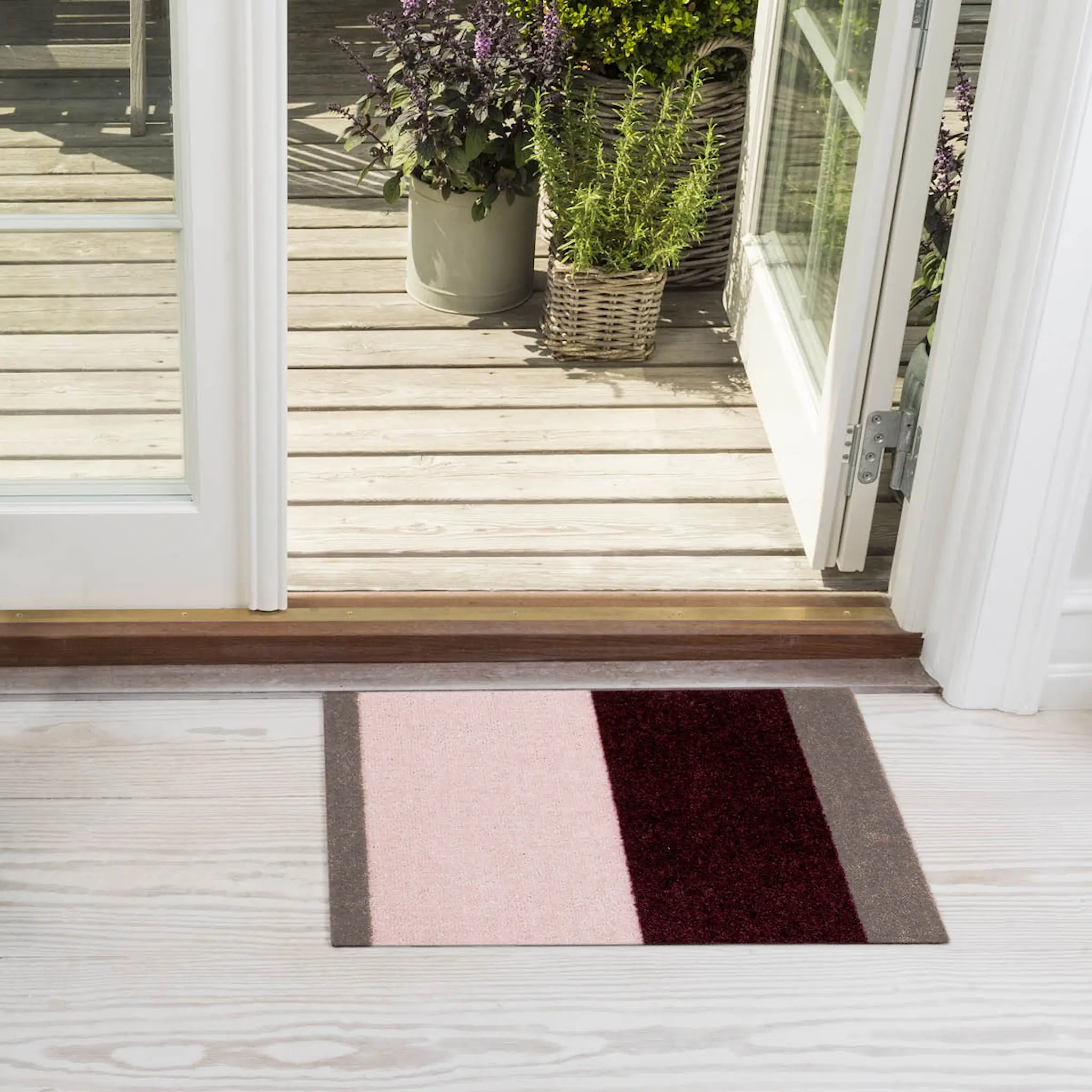Tica Copenhagen Stripes Horizontally golvmatta 40x60 cm bordeaux/rose/sand